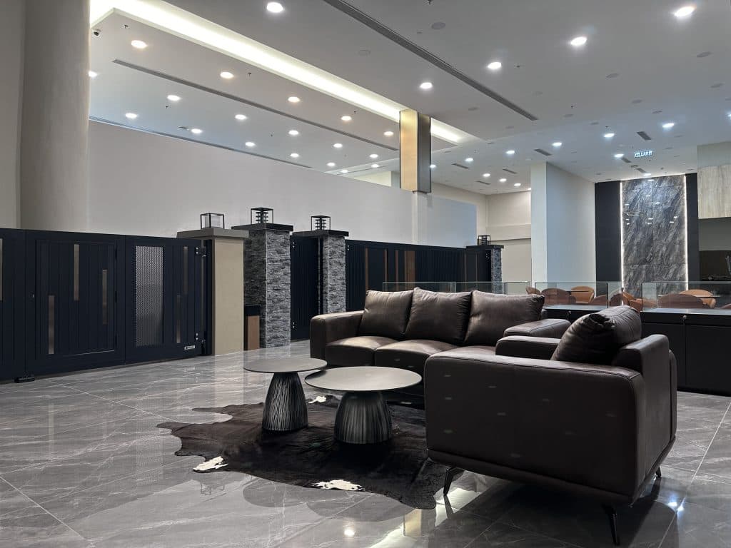 DELUX new showroom UniGate trackless folding autogate