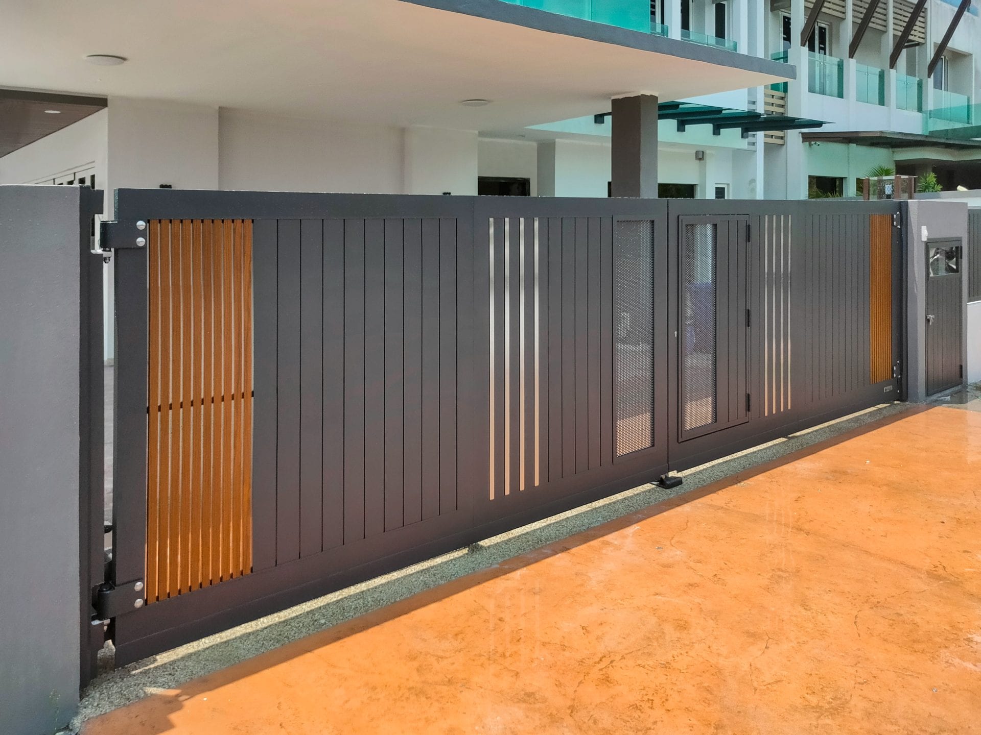 Trackless folding gate Trackless autogate Folding gate Malaysia Aluminium gate Malaysia Delux autogate Unigate Autogate Malaysia Unigate Malaysia Trackless gate Malaysia Aluminium gate supplier Malaysia Aluminium auto gate Autogate price Autogate system price Trackless autogate malaysia price Autogate malaysia price Aluminium gate suppliers pine 3