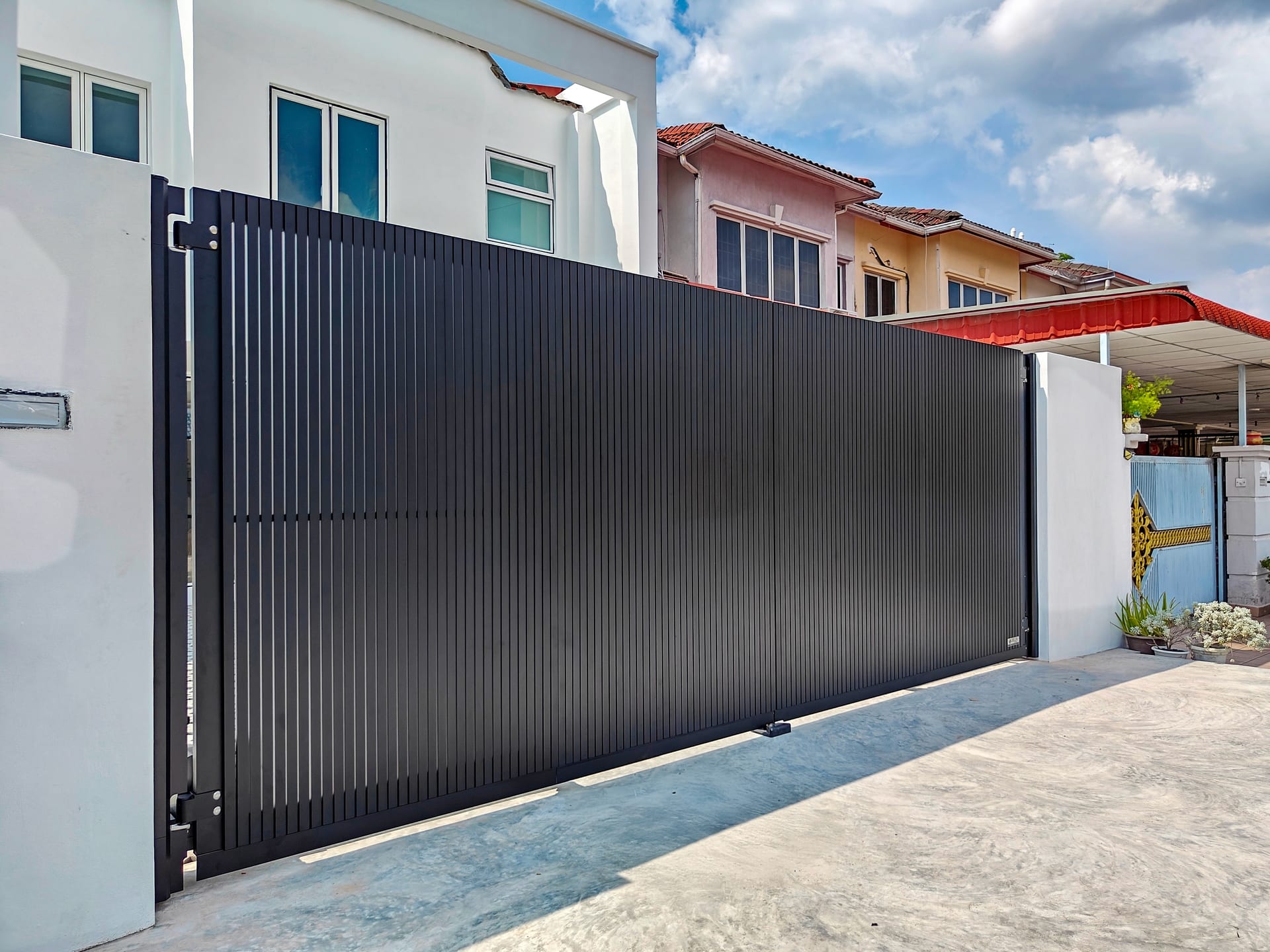 Trackless folding gate Trackless autogate Folding gate Malaysia Aluminium gate Malaysia Delux autogate Unigate Autogate Malaysia Unigate Malaysia Trackless gate Malaysia Aluminium gate supplier Malaysia Aluminium auto gate Autogate price Autogate system price Trackless autogate malaysia price Autogate malaysia price Aluminium gate suppliers x8