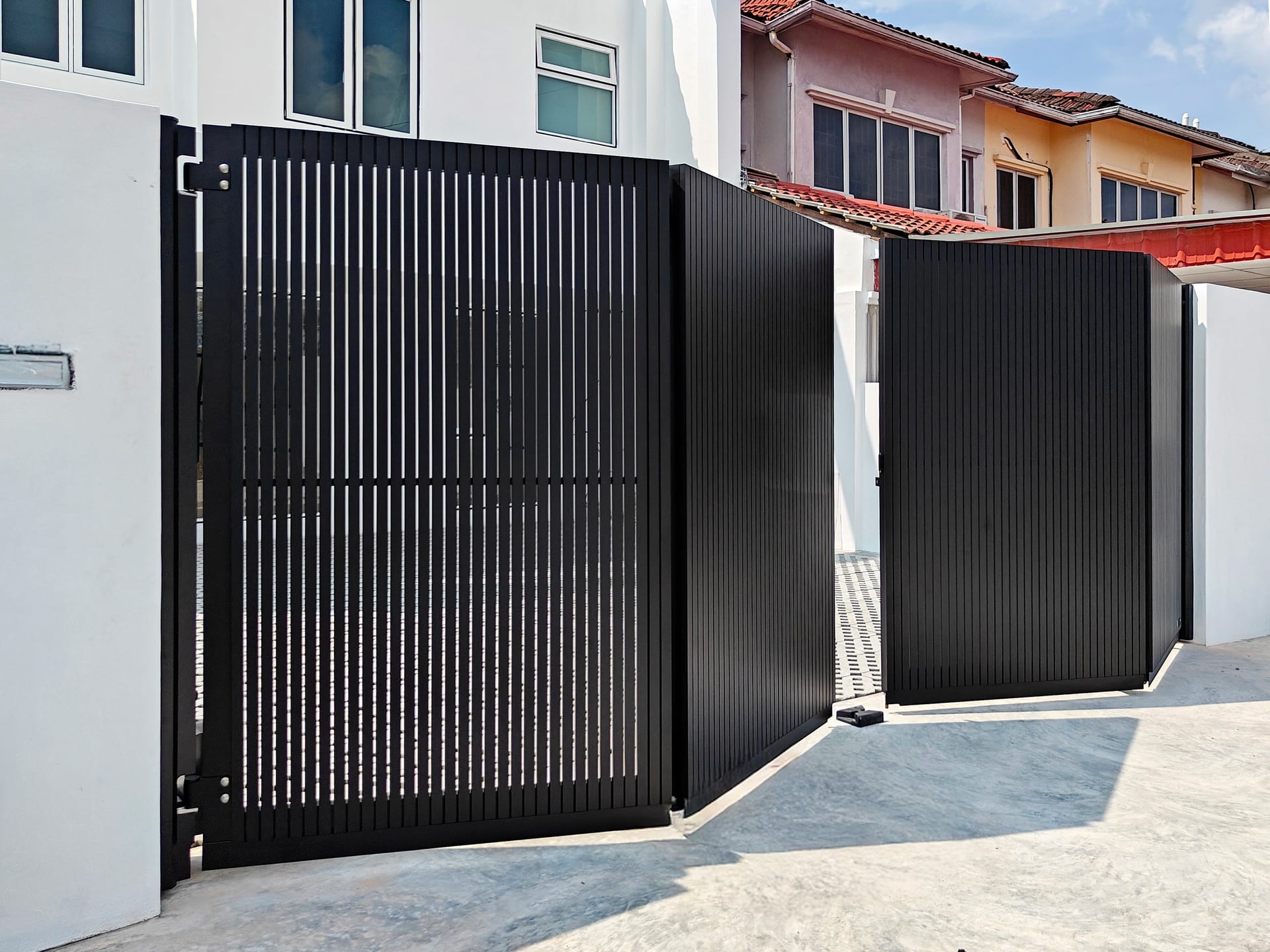 Trackless folding gate Trackless autogate Folding gate Malaysia Aluminium gate Malaysia Delux autogate Unigate Autogate Malaysia Unigate Malaysia Trackless gate Malaysia Aluminium gate supplier Malaysia Aluminium auto gate Autogate price Autogate system price Trackless autogate malaysia price Autogate malaysia price Aluminium gate suppliers x8