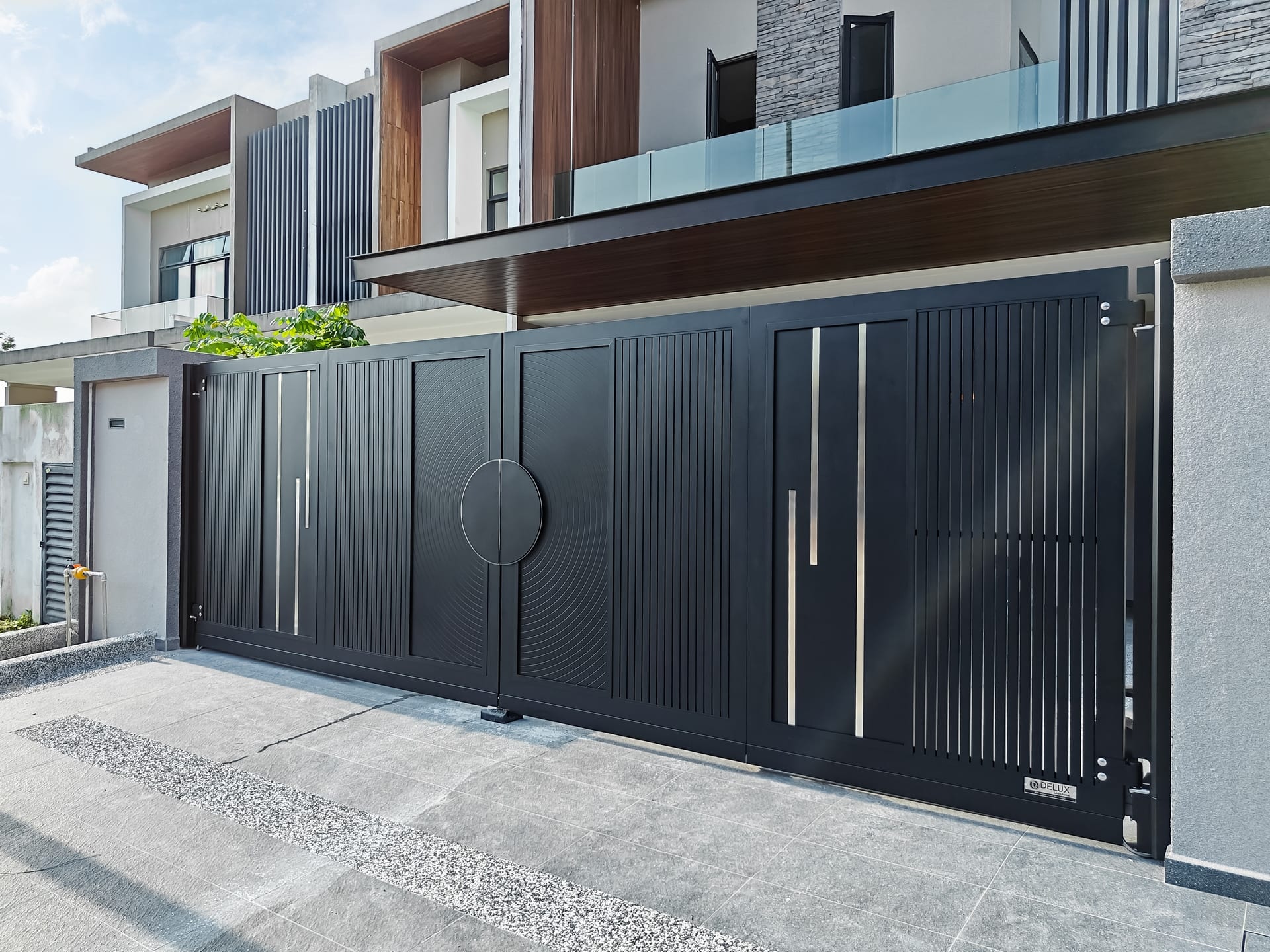 Trackless folding gate Trackless autogate Folding gate Malaysia Aluminium gate Malaysia Delux autogate Unigate Autogate Malaysia Unigate Malaysia Trackless gate Malaysia Aluminium gate supplier Malaysia Aluminium auto gate Autogate price Autogate system price Trackless autogate malaysia price Autogate malaysia price Aluminium gate suppliers grono 1