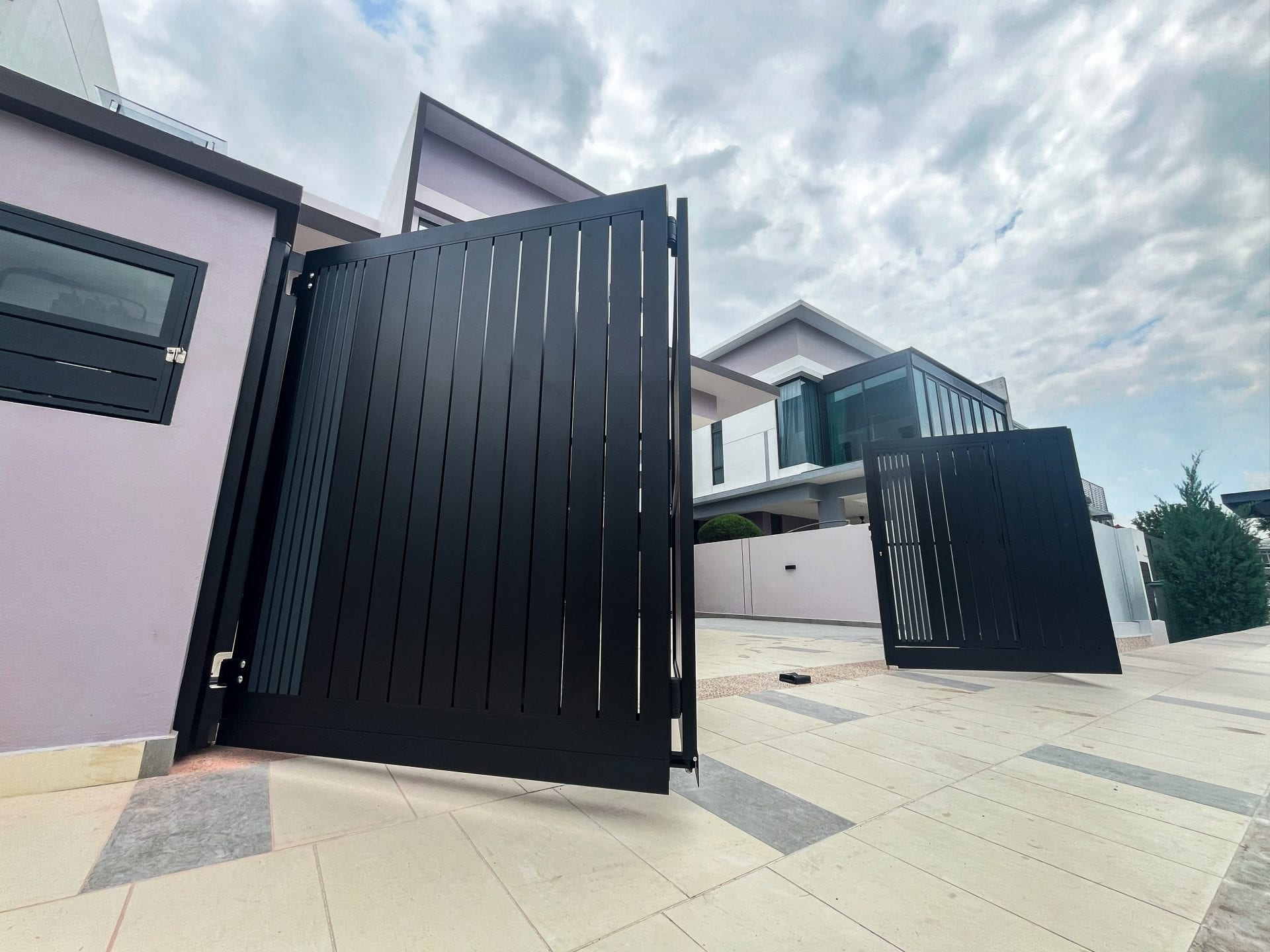 Trackless folding gate Trackless autogate Folding gate Malaysia Aluminium gate Malaysia Delux autogate Unigate Autogate Malaysia Unigate Malaysia Trackless gate Malaysia Aluminium gate supplier Malaysia Aluminium auto gate Autogate price Autogate system price Trackless autogate malaysia price Autogate malaysia price Aluminium gate suppliers pine 5b