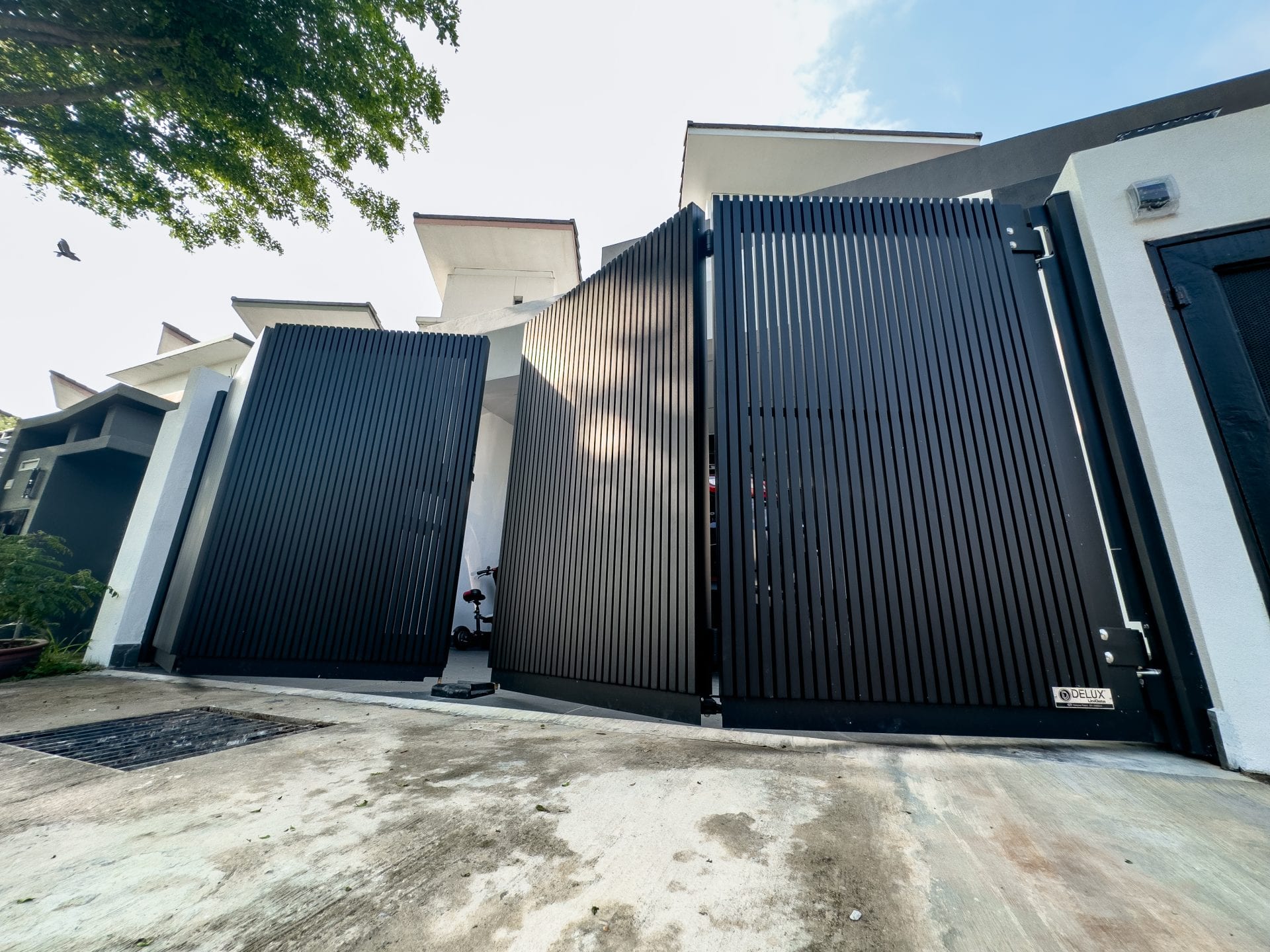 Trackless folding gate Trackless autogate Folding gate Malaysia Aluminium gate Malaysia Delux autogate Unigate Autogate Malaysia Unigate Malaysia Trackless gate Malaysia Aluminium gate supplier Malaysia Aluminium auto gate Autogate price Autogate system price Trackless autogate malaysia price Autogate malaysia price Aluminium gate suppliers x8