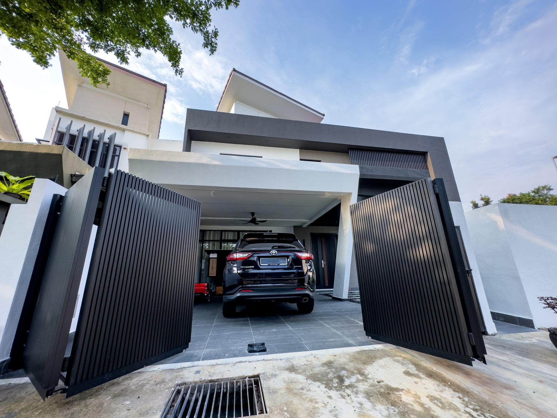 Trackless folding gate Trackless autogate Folding gate Malaysia Aluminium gate Malaysia Delux autogate Unigate Autogate Malaysia Unigate Malaysia Trackless gate Malaysia Aluminium gate supplier Malaysia Aluminium auto gate Autogate price Autogate system price Trackless autogate malaysia price Autogate malaysia price Aluminium gate suppliers x8
