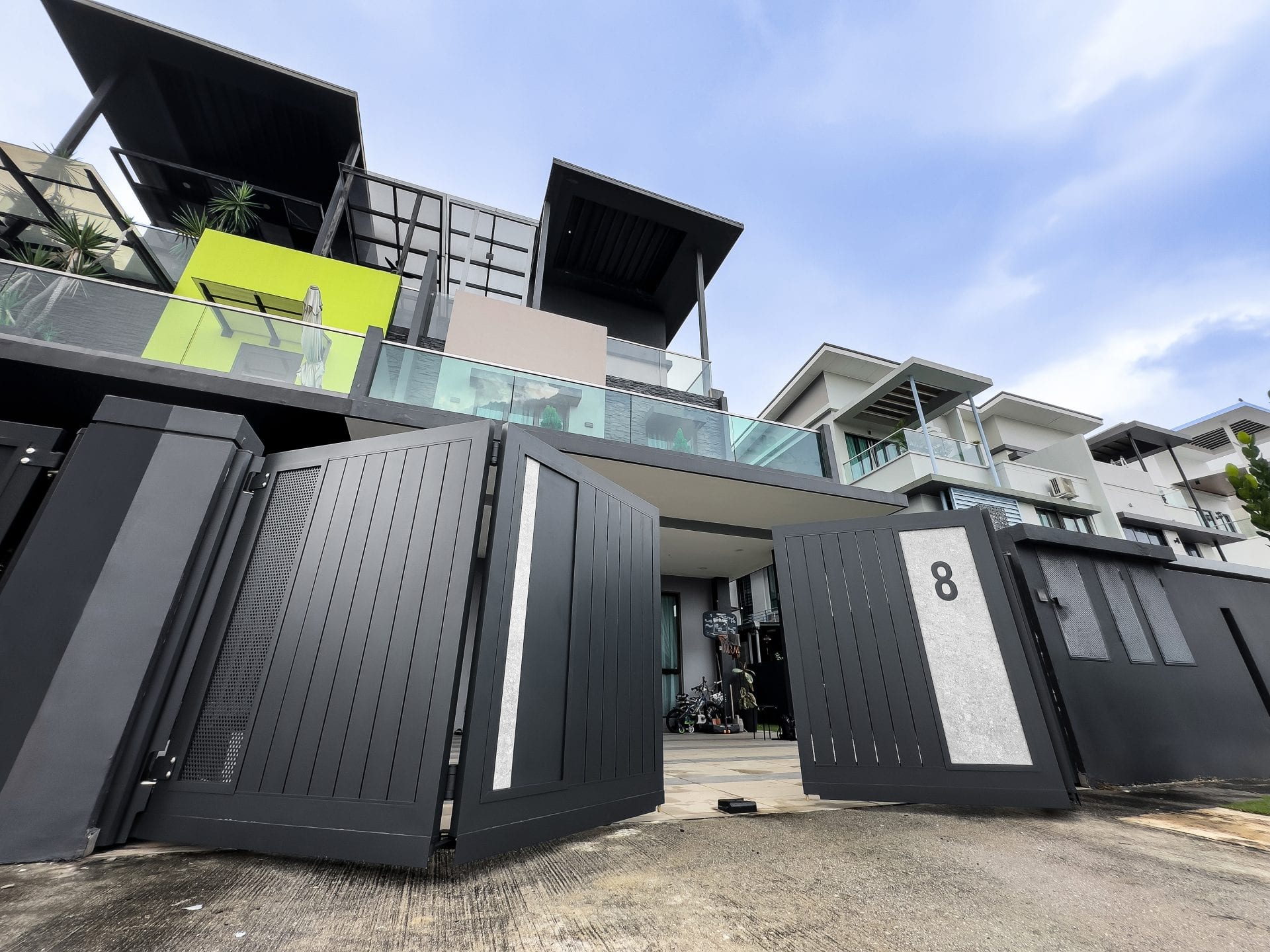 Trackless folding gate Trackless autogate Folding gate Malaysia Aluminium gate Malaysia Delux autogate Unigate Autogate Malaysia Unigate Malaysia Trackless gate Malaysia Aluminium gate supplier Malaysia Aluminium auto gate Autogate price Autogate system price Trackless autogate malaysia price Autogate malaysia price Aluminium gate suppliers inline 14c