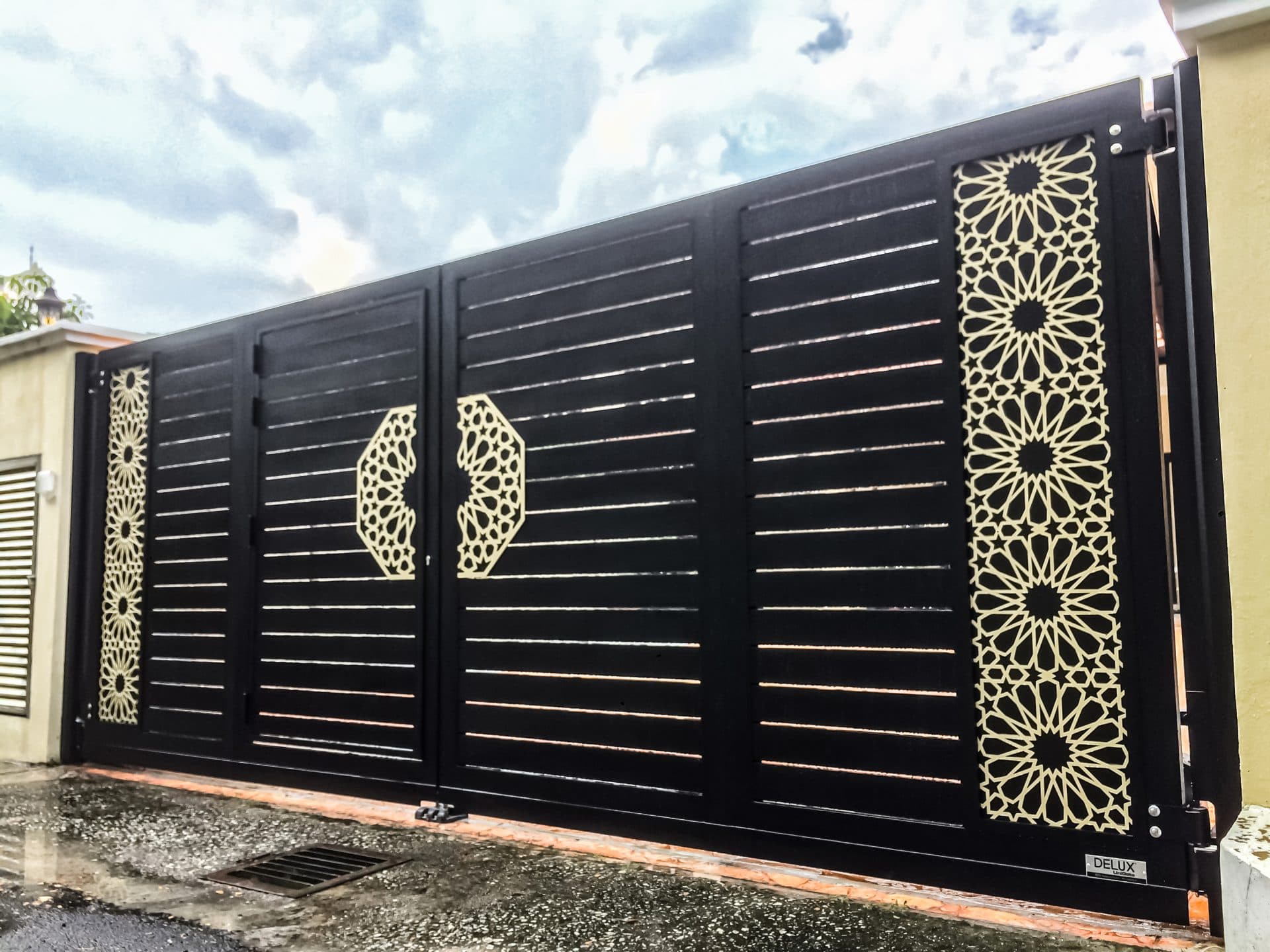Trackless folding gate Trackless autogate Folding gate Malaysia Aluminium gate Malaysia Delux autogate Unigate Autogate Malaysia Unigate Malaysia Trackless gate Malaysia Aluminium gate supplier Malaysia Aluminium auto gate Autogate price Autogate system price Trackless autogate malaysia price Autogate malaysia price Aluminium gate suppliers mj106