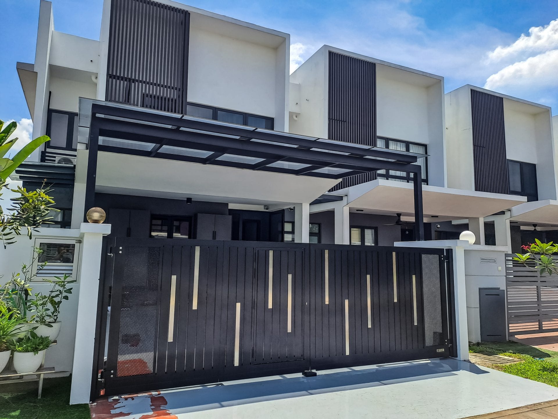 Trackless folding gate Trackless autogate Folding gate Malaysia Aluminium gate Malaysia Delux autogate Unigate Autogate Malaysia Unigate Malaysia Trackless gate Malaysia Aluminium gate supplier Malaysia Aluminium auto gate Autogate price Autogate system price Trackless autogate malaysia price Autogate malaysia price Aluminium gate suppliers classline 301
