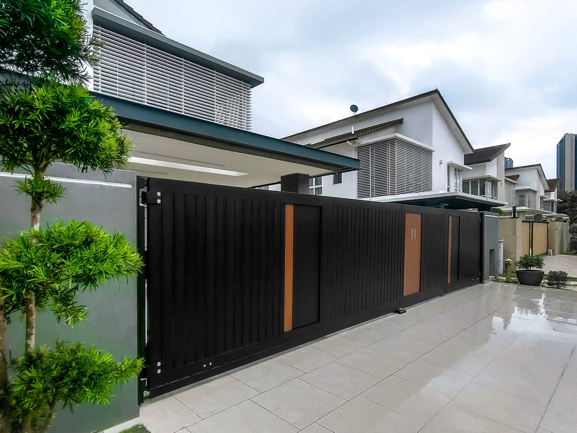 Trackless folding gate Trackless autogate Folding gate Malaysia Aluminium gate Malaysia Delux autogate Unigate Autogate Malaysia Unigate Malaysia Trackless gate Malaysia Aluminium gate supplier Malaysia Aluminium auto gate Autogate price Autogate system price Trackless autogate malaysia price Autogate malaysia price Aluminium gate suppliers Inline 14