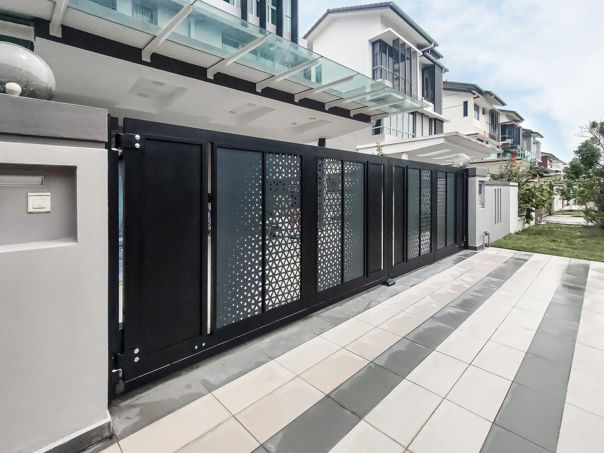 Trackless folding gate Trackless autogate Folding gate Malaysia Aluminium gate Malaysia Delux autogate Unigate Autogate Malaysia Unigate Malaysia Trackless gate Malaysia Aluminium gate supplier Malaysia Aluminium auto gate Autogate price Autogate system price Trackless autogate malaysia price Autogate malaysia price Aluminium gate suppliers Stellar 101