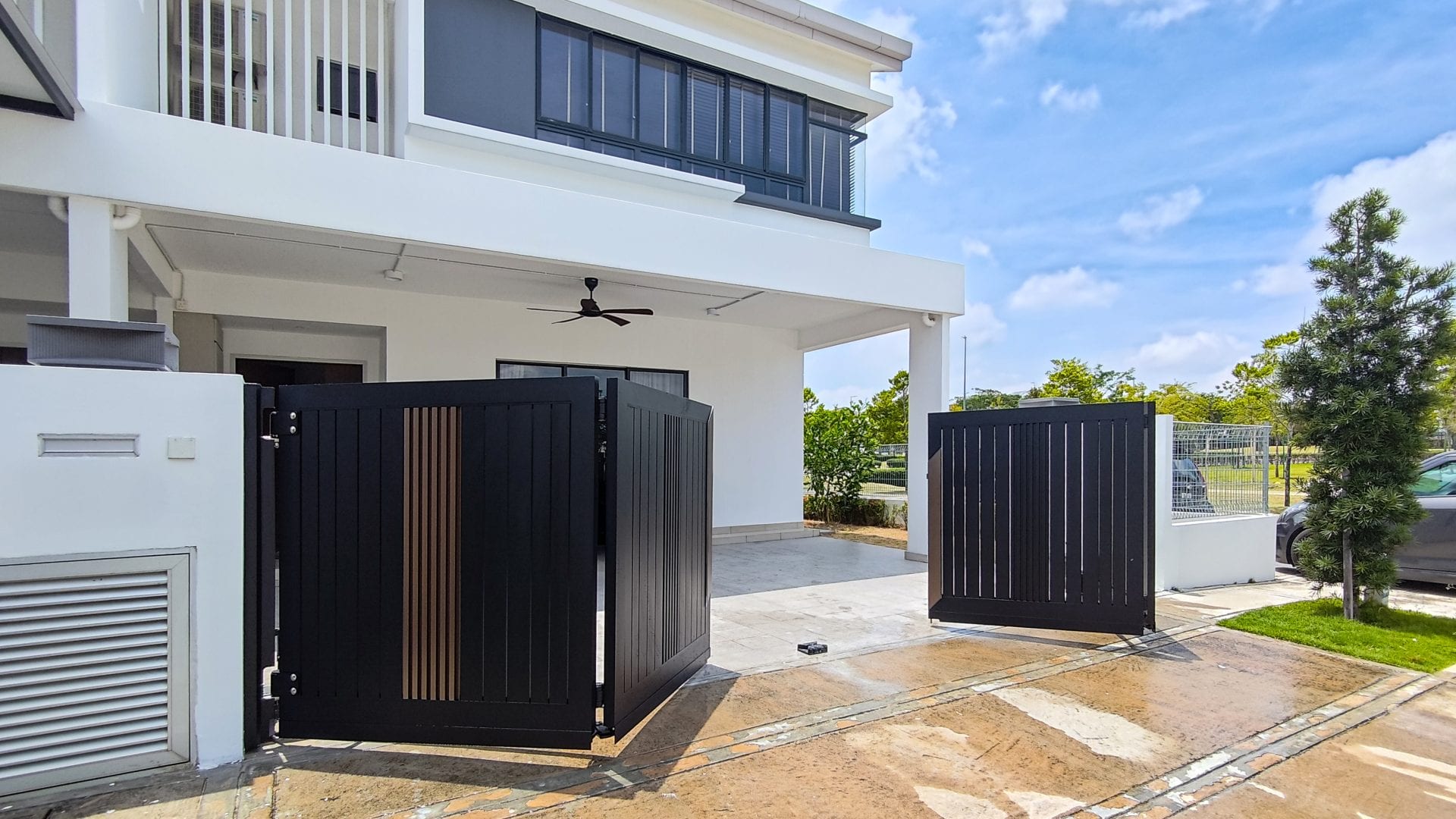 Trackless folding gate Trackless autogate Folding gate Malaysia Aluminium gate Malaysia Delux autogate Unigate Autogate Malaysia Unigate Malaysia Trackless gate Malaysia Aluminium gate supplier Malaysia Aluminium auto gate Autogate price Autogate system price Trackless autogate malaysia price Autogate malaysia price Aluminium gate suppliers lustre 1