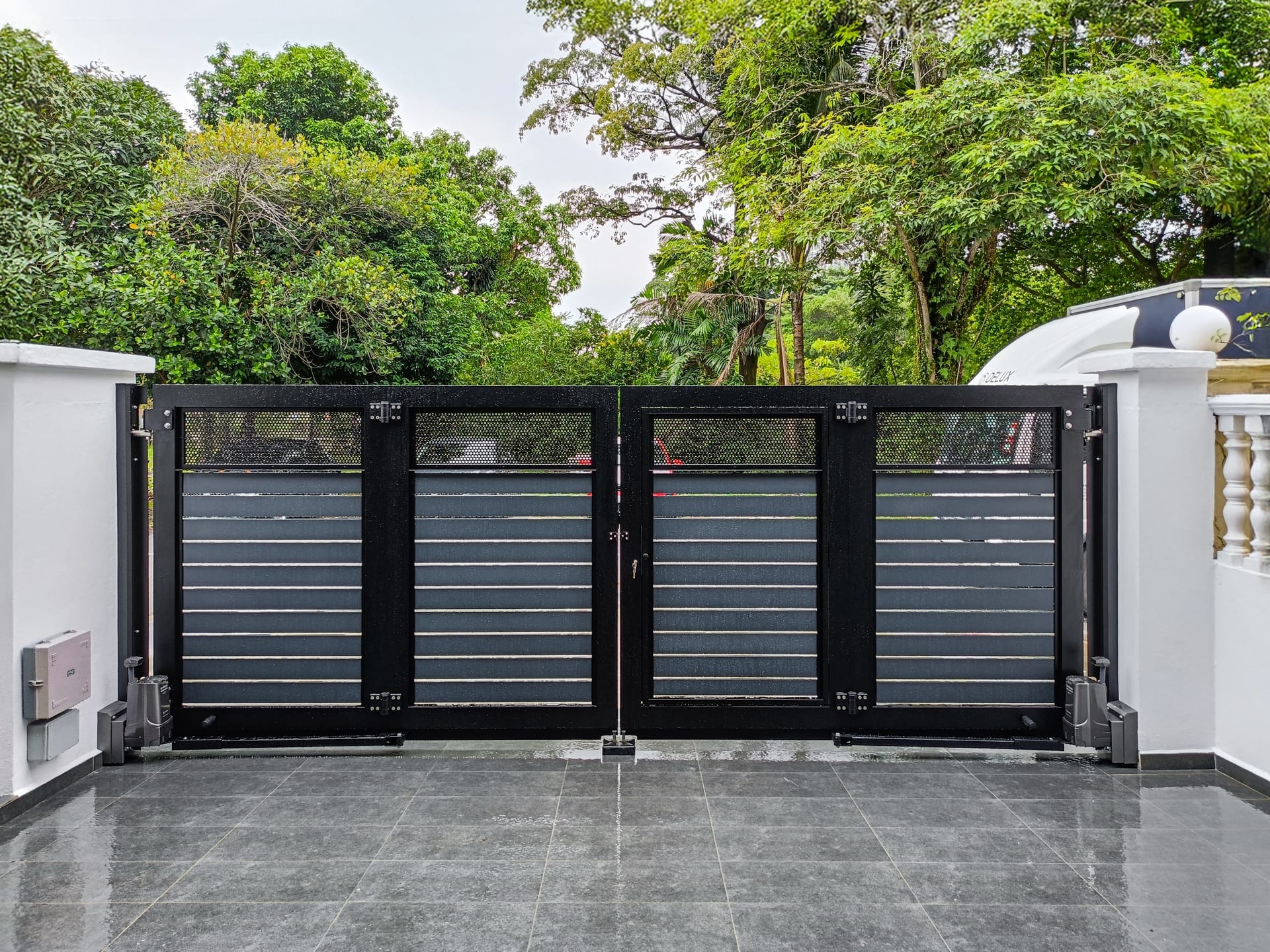 Trackless folding gate Trackless autogate Folding gate Malaysia Aluminium gate Malaysia Delux autogate Unigate Autogate Malaysia Unigate Malaysia Trackless gate Malaysia Aluminium gate supplier Malaysia Aluminium auto gate Autogate price Autogate system price Trackless autogate malaysia price Autogate malaysia price Aluminium gate suppliers texstone x4