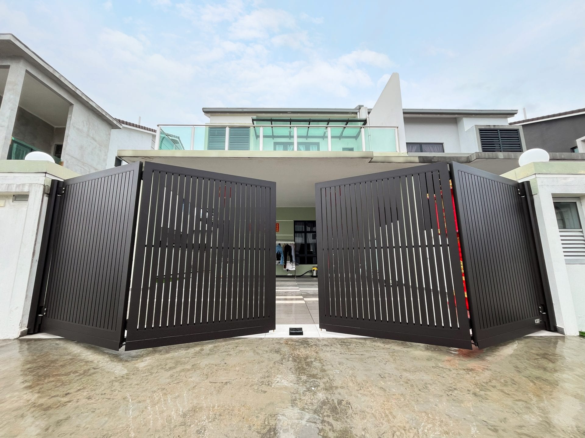 Trackless folding gate Trackless autogate Folding gate Malaysia Aluminium gate Malaysia Delux autogate Unigate Autogate Malaysia Unigate Malaysia Trackless gate Malaysia Aluminium gate supplier Malaysia Aluminium auto gate Autogate price Autogate system price Trackless autogate malaysia price Autogate malaysia price Aluminium gate suppliers texstone x16