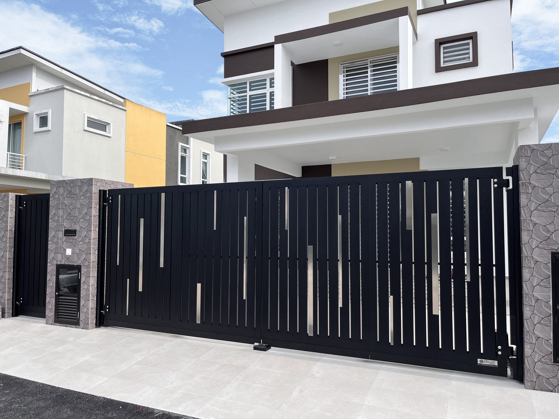 Trackless folding gate Trackless autogate Folding gate Malaysia Aluminium gate Malaysia Delux autogate Unigate Autogate Malaysia Unigate Malaysia Trackless gate Malaysia Aluminium gate supplier Malaysia Aluminium auto gate Autogate price Autogate system price Trackless autogate malaysia price Autogate malaysia price Aluminium gate suppliers x-line 1