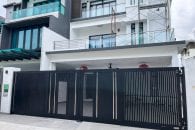 Trackless folding gate Trackless autogate Folding gate Malaysia Aluminium gate Malaysia Delux autogate Unigate Autogate Malaysia Unigate Malaysia Trackless gate Malaysia Aluminium gate supplier Malaysia Aluminium auto gate Autogate price Autogate system price Trackless autogate malaysia price Autogate malaysia price Aluminium gate suppliers stripe 1