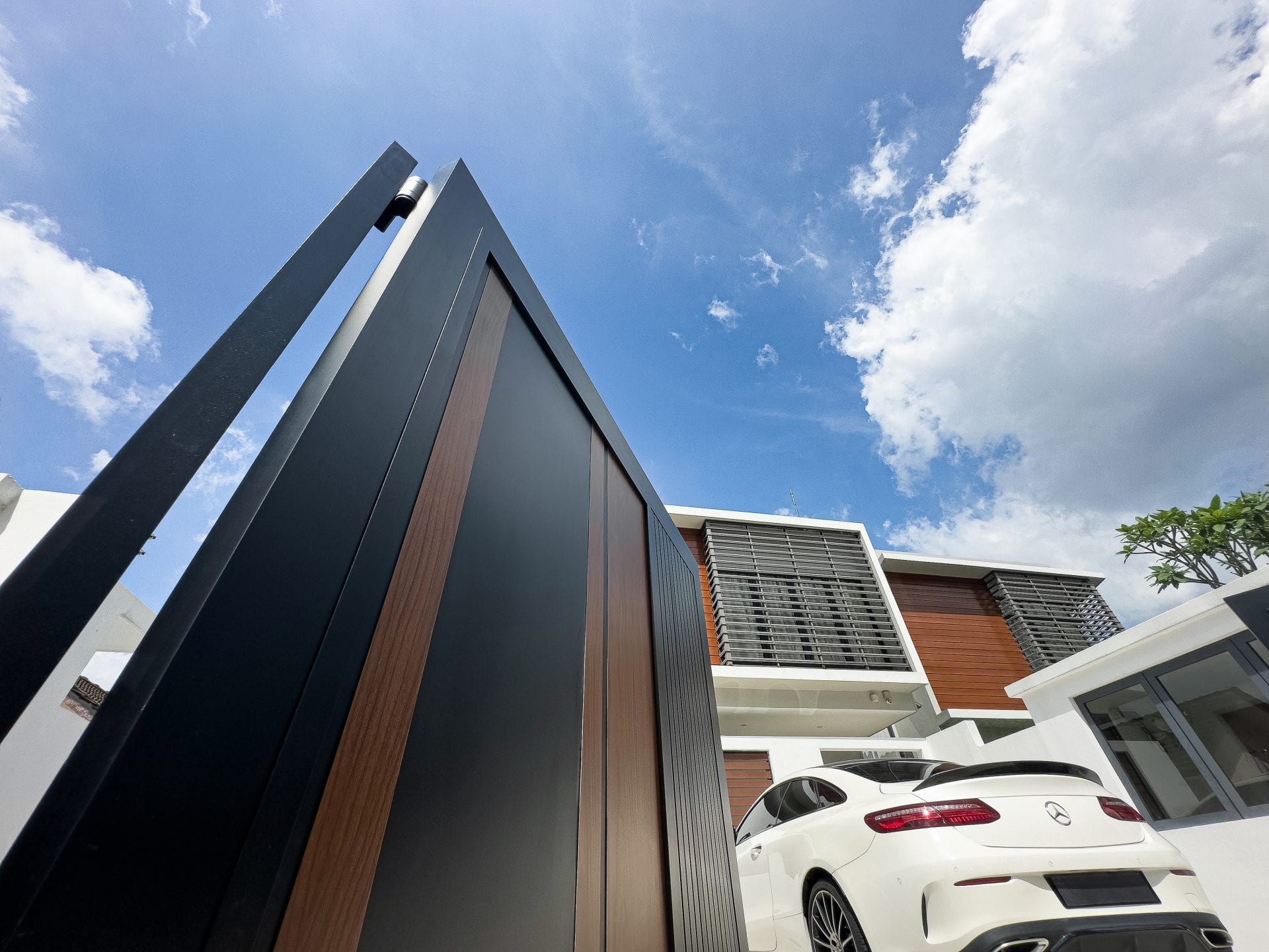 Trackless folding gate Trackless autogate Folding gate Malaysia Aluminium gate Malaysia Delux autogate Unigate Autogate Malaysia Unigate Malaysia Trackless gate Malaysia Aluminium gate supplier Malaysia Aluminium auto gate Autogate price Autogate system price Trackless autogate malaysia price Autogate malaysia price Aluminium gate suppliers inline 8