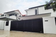 Trackless folding gate Trackless autogate Folding gate Malaysia Aluminium gate Malaysia Delux autogate Unigate Autogate Malaysia Unigate Malaysia Trackless gate Malaysia Aluminium gate supplier Malaysia Aluminium auto gate Autogate price Autogate system price Trackless autogate malaysia price Autogate malaysia price Aluminium gate suppliers contemporary 802