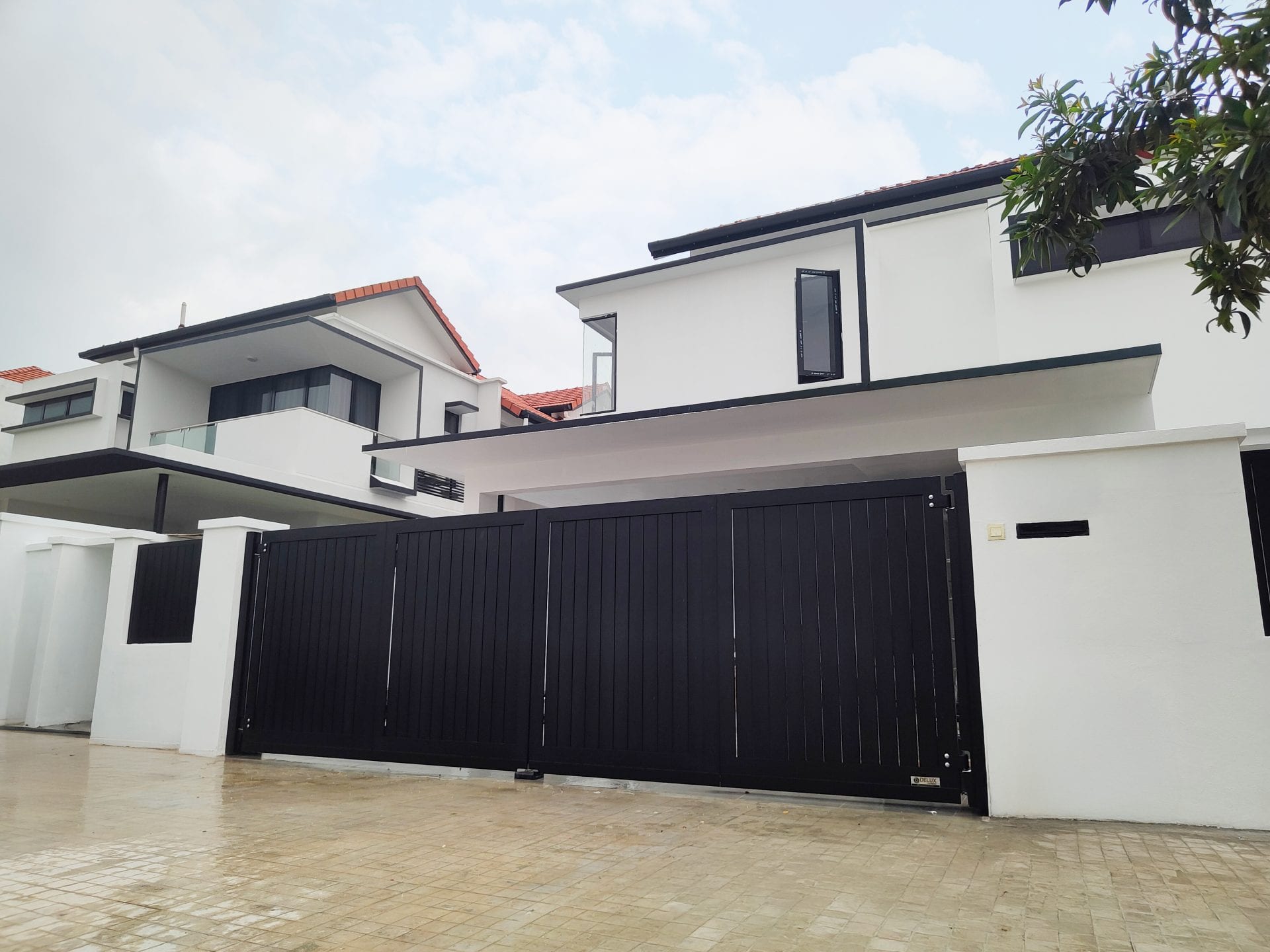 Trackless folding gate Trackless autogate Folding gate Malaysia Aluminium gate Malaysia Delux autogate Unigate Autogate Malaysia Unigate Malaysia Trackless gate Malaysia Aluminium gate supplier Malaysia Aluminium auto gate Autogate price Autogate system price Trackless autogate malaysia price Autogate malaysia price Aluminium gate suppliers contemporary 802