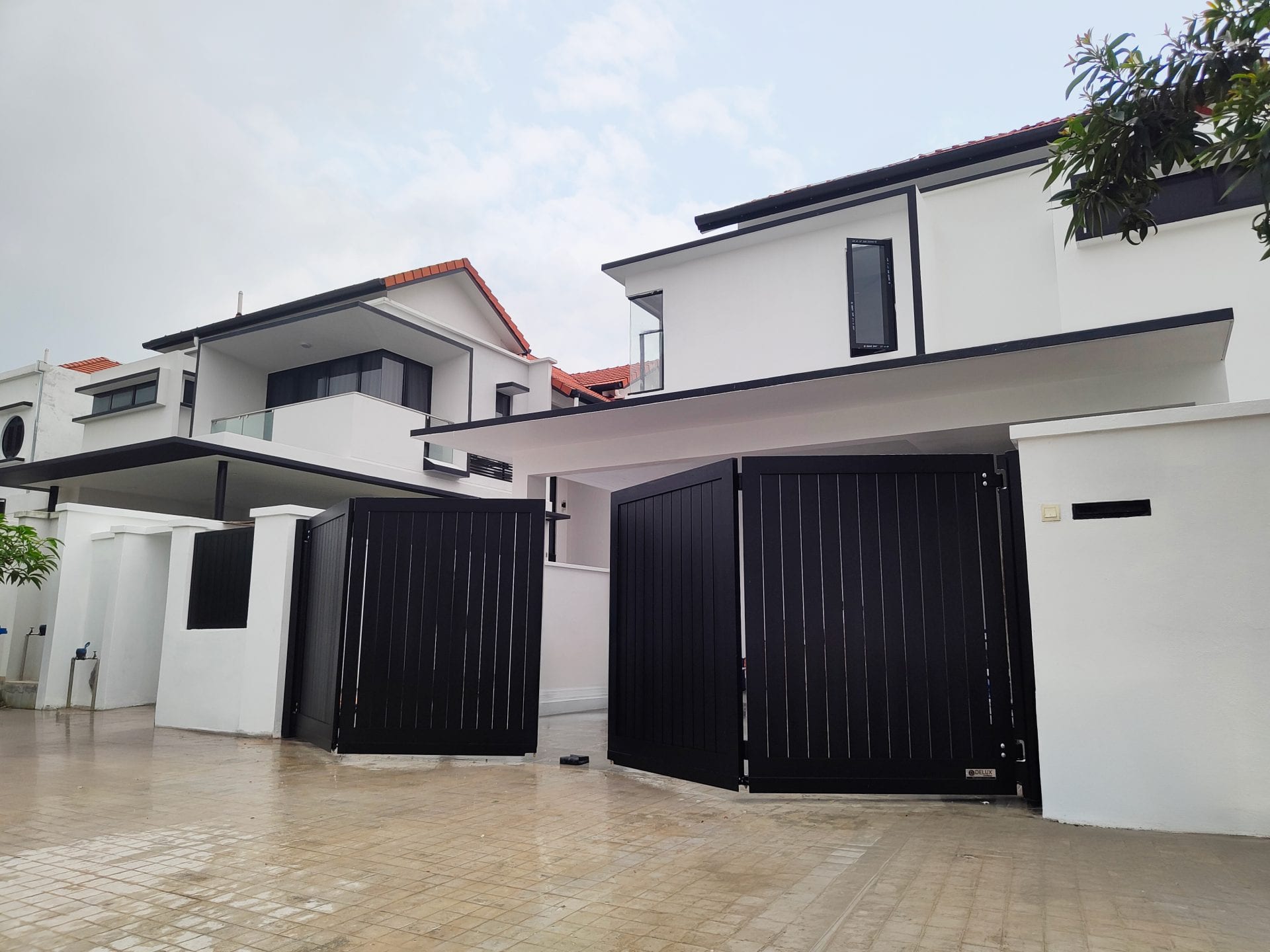 Trackless folding gate Trackless autogate Folding gate Malaysia Aluminium gate Malaysia Delux autogate Unigate Autogate Malaysia Unigate Malaysia Trackless gate Malaysia Aluminium gate supplier Malaysia Aluminium auto gate Autogate price Autogate system price Trackless autogate malaysia price Autogate malaysia price Aluminium gate suppliers contemporary 802