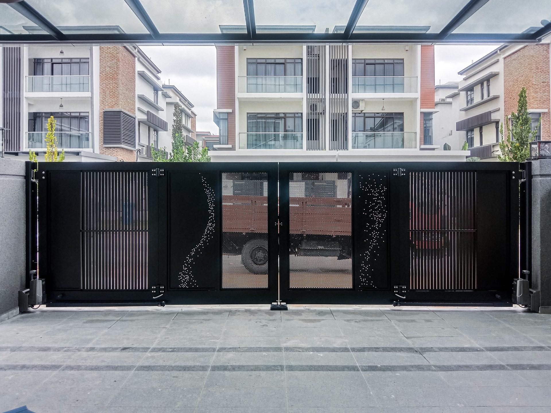 Trackless folding gate Trackless autogate Folding gate Malaysia Aluminium gate Malaysia Delux autogate Unigate Autogate Malaysia Unigate Malaysia Trackless gate Malaysia Aluminium gate supplier Malaysia Aluminium auto gate Autogate price Autogate system price Trackless autogate malaysia price Autogate malaysia price Aluminium gate suppliers vera