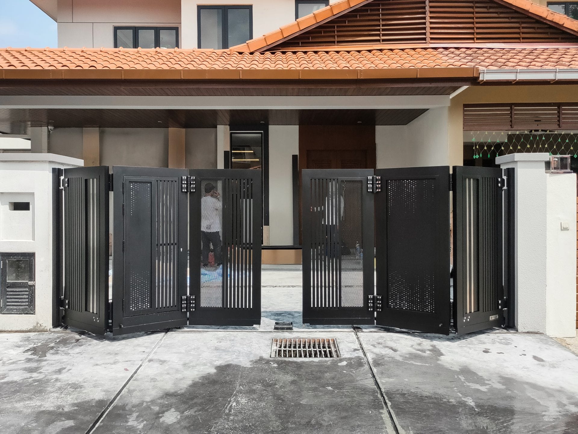 Trackless folding gate Trackless autogate Folding gate Malaysia Aluminium gate Malaysia Delux autogate Unigate Autogate Malaysia Unigate Malaysia Trackless gate Malaysia Aluminium gate supplier Malaysia Aluminium auto gate Autogate price Autogate system price Trackless autogate malaysia price Autogate malaysia price Aluminium gate suppliers volca