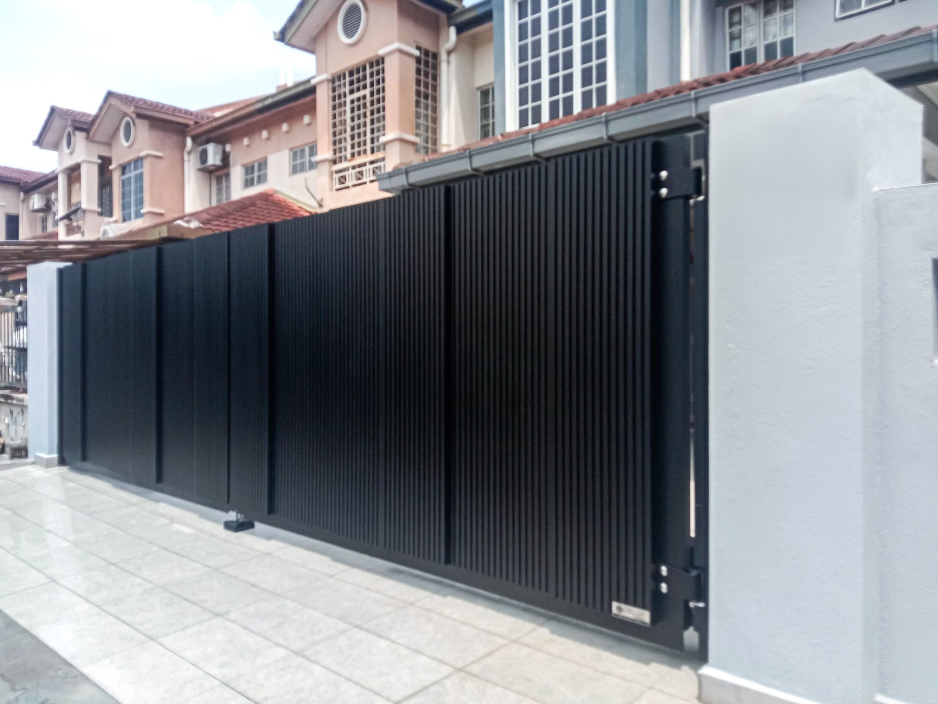 Trackless folding gate Trackless autogate Folding gate Malaysia Aluminium gate Malaysia Delux autogate Unigate Autogate Malaysia Unigate Malaysia Trackless gate Malaysia Aluminium gate supplier Malaysia Aluminium auto gate Autogate price Autogate system price Trackless autogate malaysia price Autogate malaysia price Aluminium gate suppliers x21