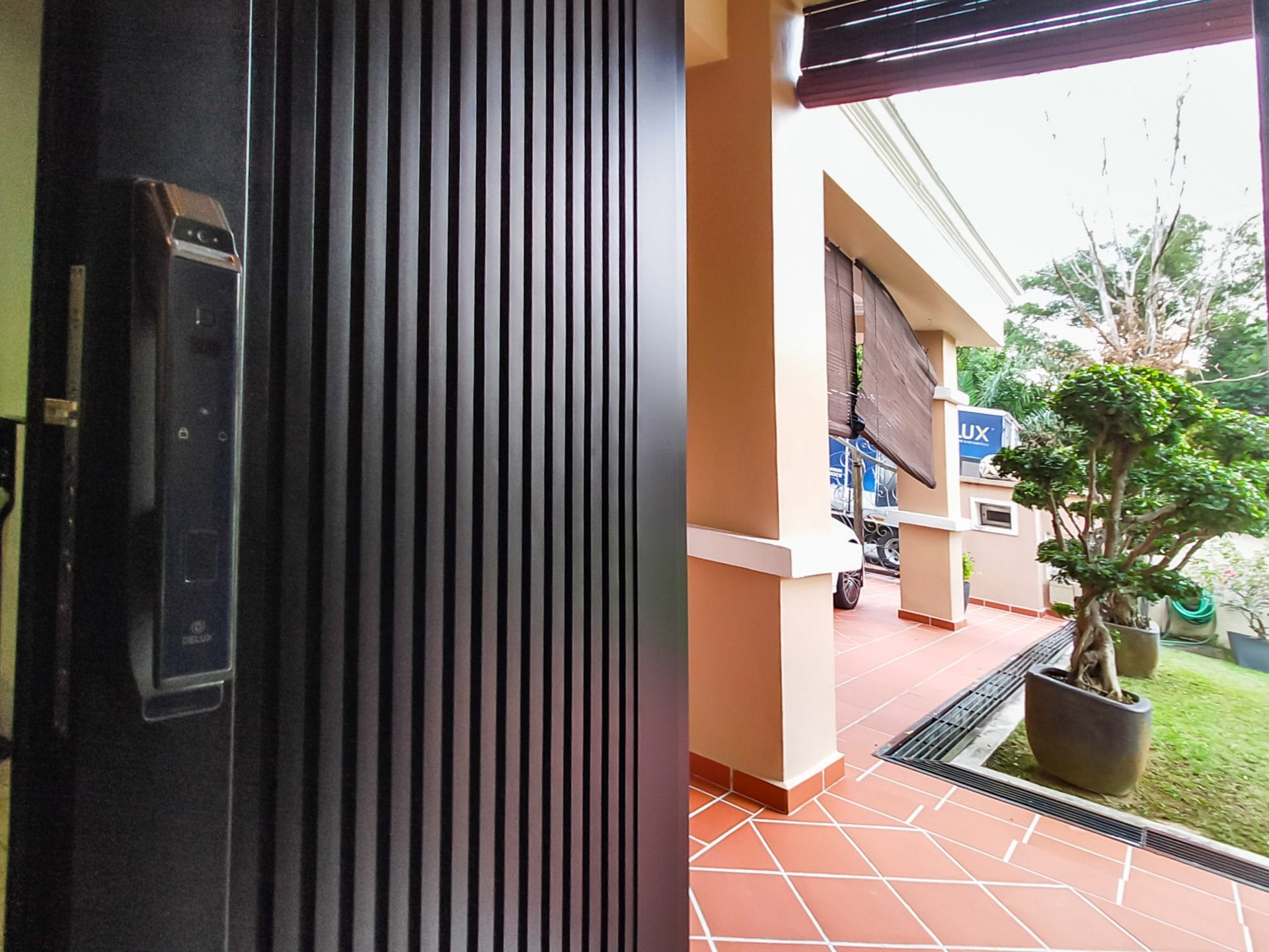 Security door Malaysia Aluminum door Luxury security door Delux security door price Aluminium security door Alutechdoor Security door design for home Best safety door Best security door malaysia Modern security door Security door design Double Door DT612P