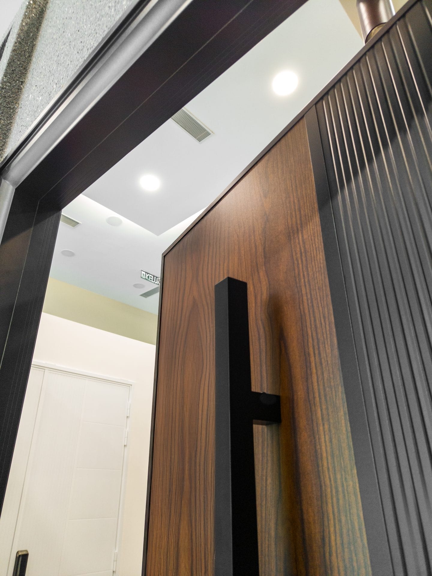 Security door Malaysia Aluminum door Luxury security door Delux security door price Aluminium security door Alutechdoor Security door design for home Best safety door Best security door malaysia Modern security door Security door design Double Door LN202