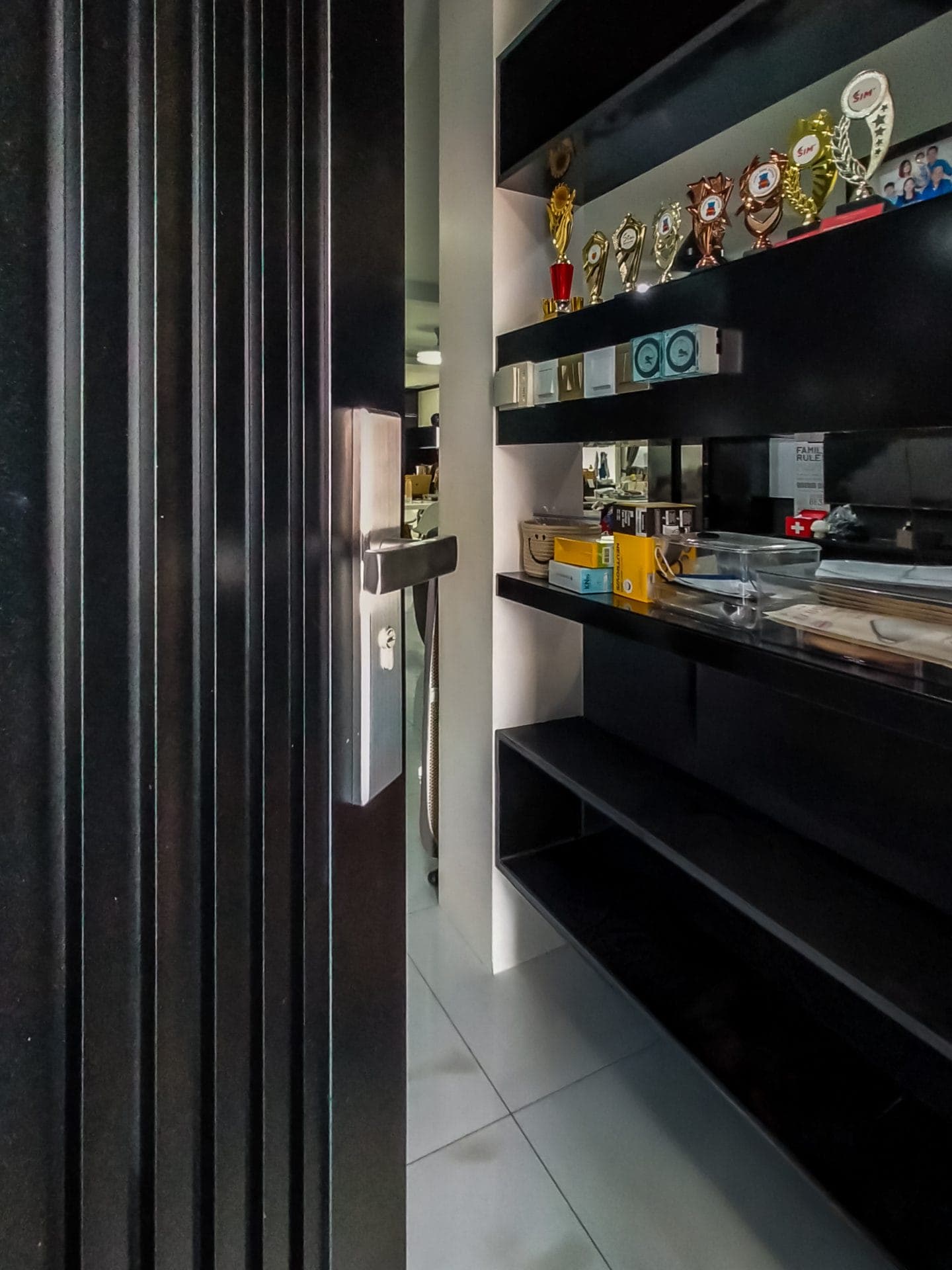 Security door Malaysia Aluminum door Luxury security door Delux security door price Aluminium security door Alutechdoor Security door design for home Best safety door Best security door malaysia Modern security door Security door design Single Door DT612P