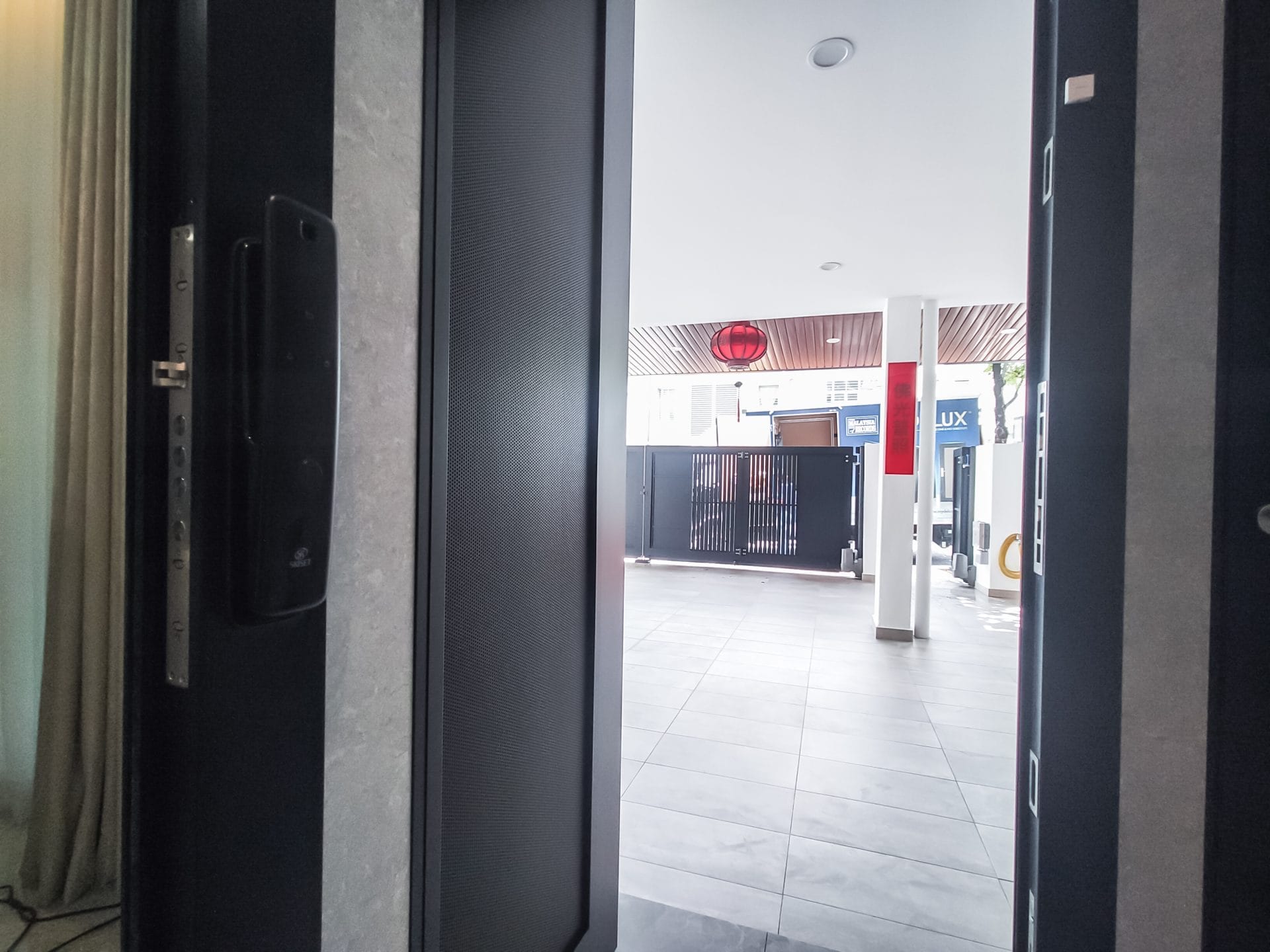 Security door Malaysia Aluminum door Luxury security door Delux security door price Aluminium security door Alutechdoor Security door design for home Best safety door Best security door malaysia Modern security door Security door design Double Door DT601C