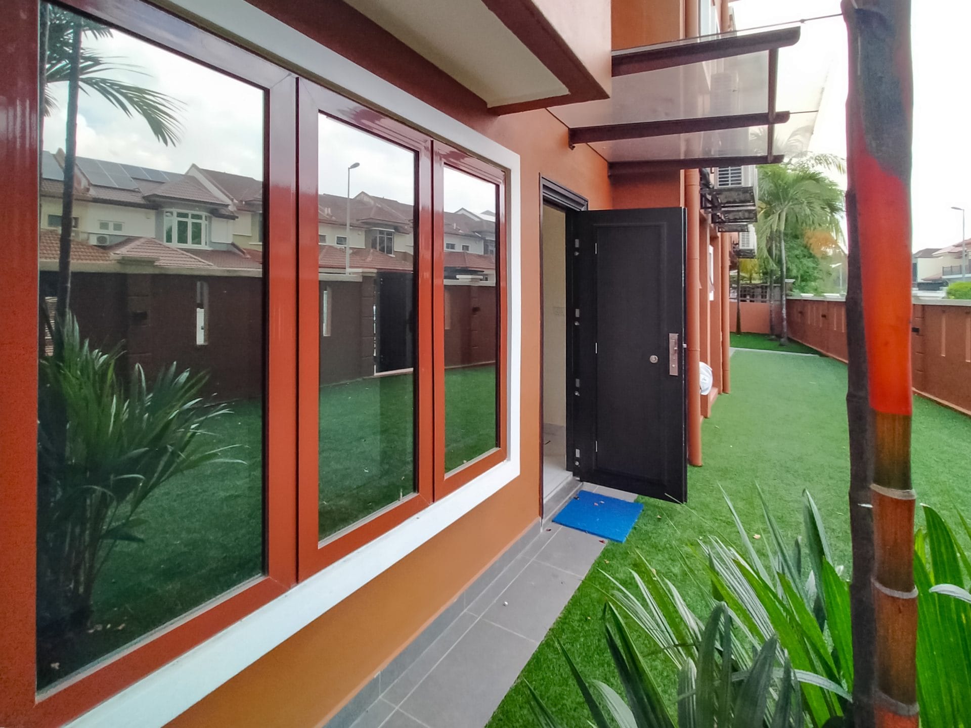 Security door Malaysia Aluminum door Luxury security door Delux security door price Aluminium security door Alutechdoor Security door design for home Best safety door Best security door malaysia Modern security door Security door design Single Door DT608