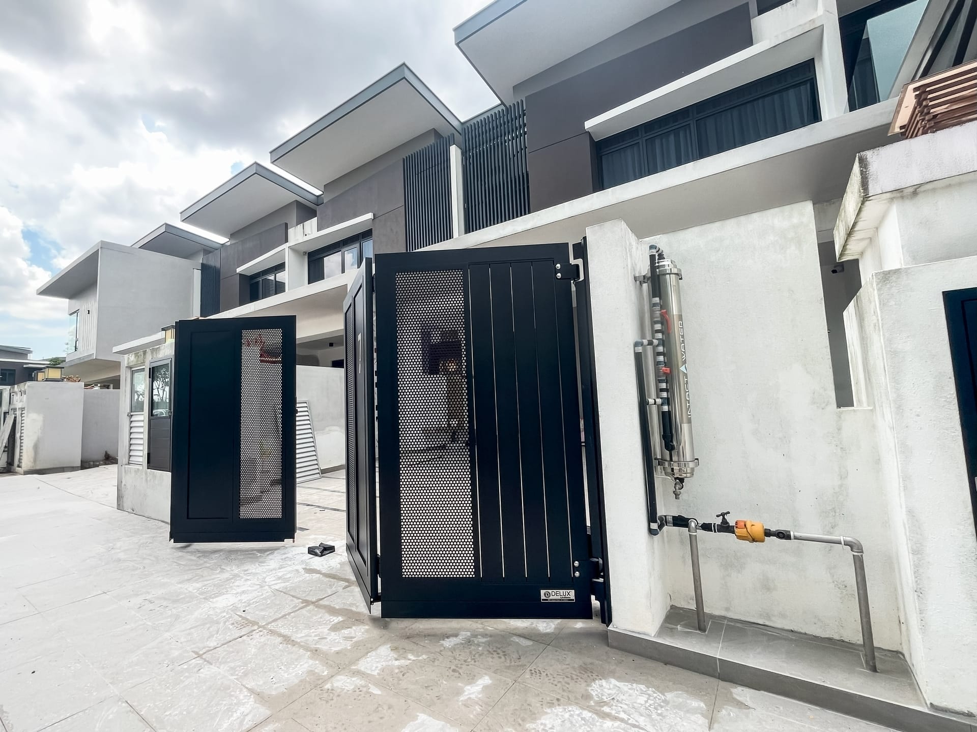 Trackless folding gate Trackless autogate Folding gate Malaysia Aluminium gate Malaysia Delux autogate Unigate Autogate Malaysia Unigate Malaysia Trackless gate Malaysia Aluminium gate supplier Malaysia Aluminium auto gate Autogate price Autogate system price Trackless autogate malaysia price Autogate malaysia price Aluminium gate suppliers inline 4