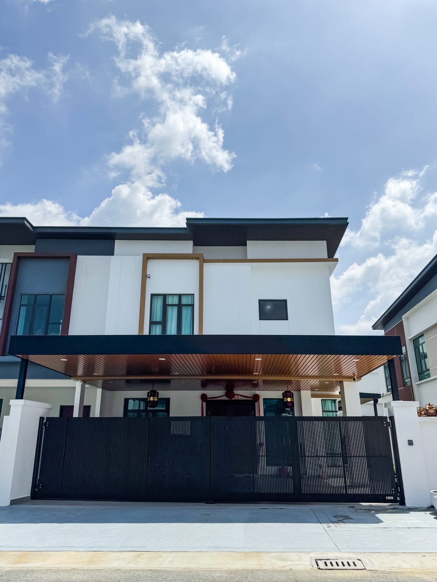 Trackless folding gate Trackless autogate Folding gate Malaysia Aluminium gate Malaysia Delux autogate Unigate Autogate Malaysia Unigate Malaysia Trackless gate Malaysia Aluminium gate supplier Malaysia Aluminium auto gate Autogate price Autogate system price Trackless autogate malaysia price Autogate malaysia price Aluminium gate suppliers x21