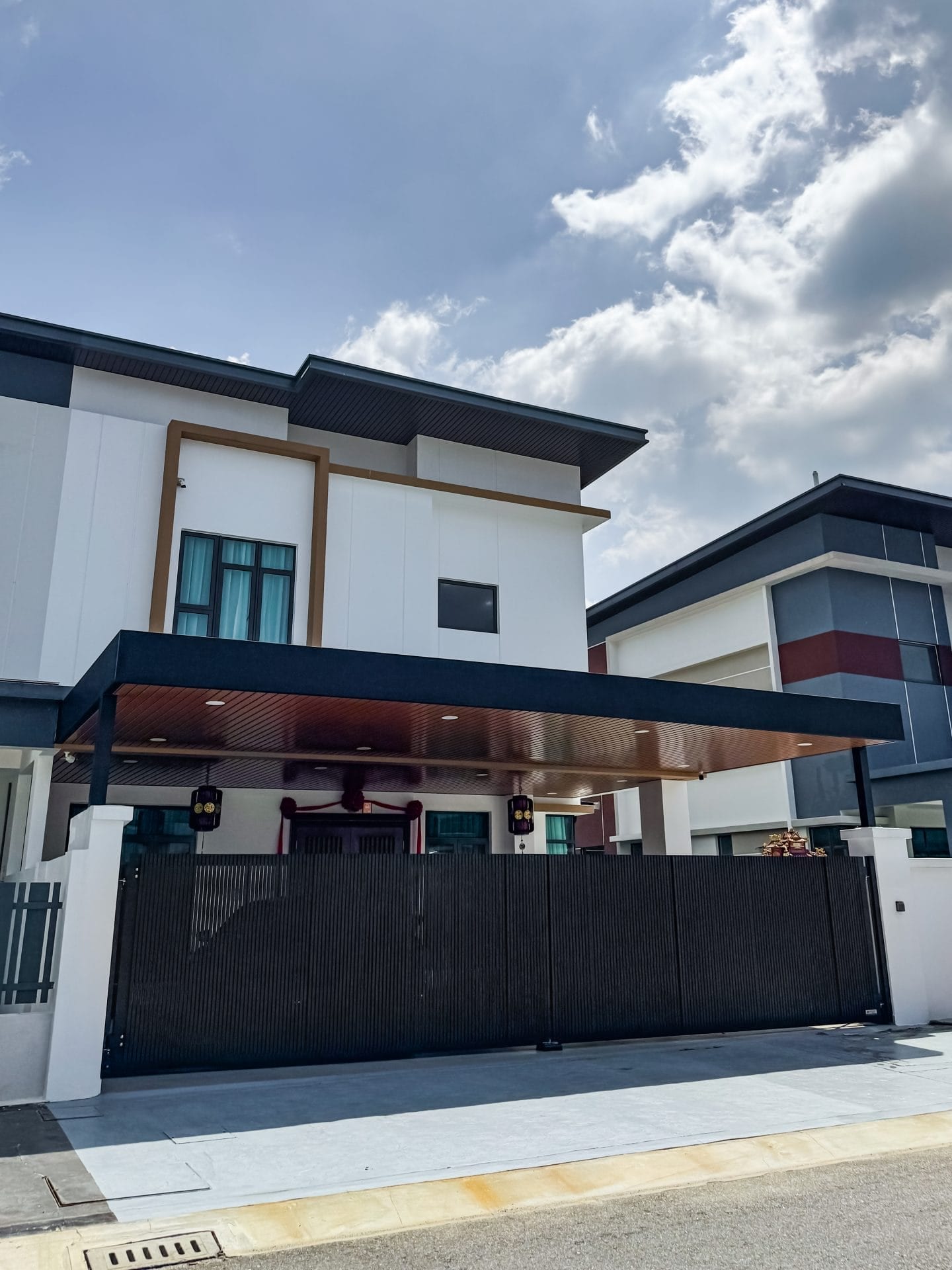 Trackless folding gate Trackless autogate Folding gate Malaysia Aluminium gate Malaysia Delux autogate Unigate Autogate Malaysia Unigate Malaysia Trackless gate Malaysia Aluminium gate supplier Malaysia Aluminium auto gate Autogate price Autogate system price Trackless autogate malaysia price Autogate malaysia price Aluminium gate suppliers x21