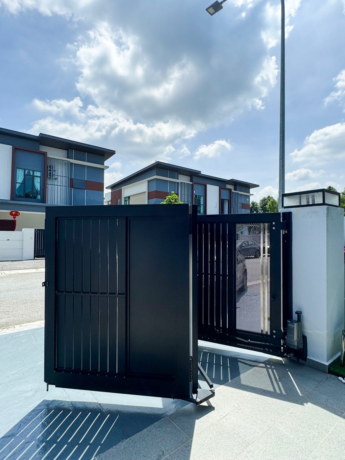 Trackless folding gate Trackless autogate Folding gate Malaysia Aluminium gate Malaysia Delux autogate Unigate Autogate Malaysia Unigate Malaysia Trackless gate Malaysia Aluminium gate supplier Malaysia Aluminium auto gate Autogate price Autogate system price Trackless autogate malaysia price Autogate malaysia price Aluminium gate suppliers vazz 2