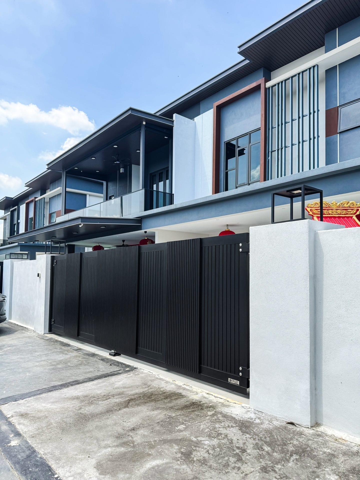 Trackless folding gate Trackless autogate Folding gate Malaysia Aluminium gate Malaysia Delux autogate Unigate Autogate Malaysia Unigate Malaysia Trackless gate Malaysia Aluminium gate supplier Malaysia Aluminium auto gate Autogate price Autogate system price Trackless autogate malaysia price Autogate malaysia price Aluminium gate suppliers x19