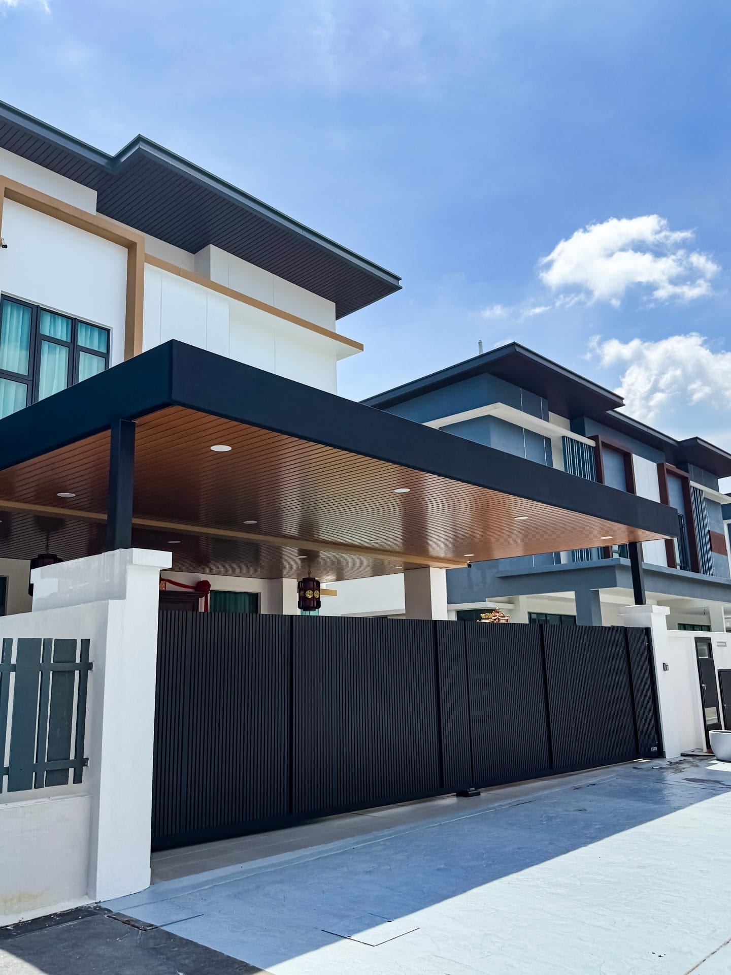 Trackless folding gate Trackless autogate Folding gate Malaysia Aluminium gate Malaysia Delux autogate Unigate Autogate Malaysia Unigate Malaysia Trackless gate Malaysia Aluminium gate supplier Malaysia Aluminium auto gate Autogate price Autogate system price Trackless autogate malaysia price Autogate malaysia price Aluminium gate suppliers x21