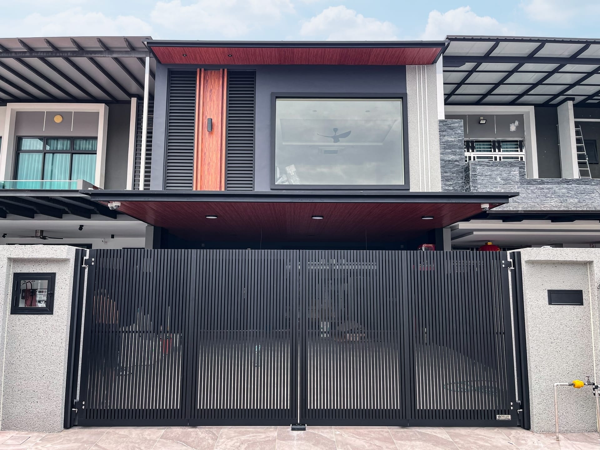Trackless folding gate Trackless autogate Folding gate Malaysia Aluminium gate Malaysia Delux autogate Unigate Autogate Malaysia Unigate Malaysia Trackless gate Malaysia Aluminium gate supplier Malaysia Aluminium auto gate Autogate price Autogate system price Trackless autogate malaysia price Autogate malaysia price Aluminium gate suppliers x8