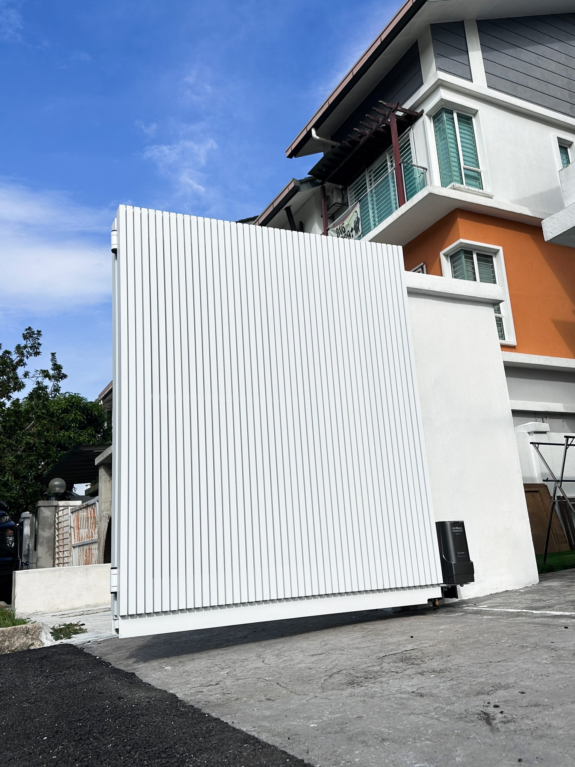 Trackless folding gate Trackless autogate Folding gate Malaysia Aluminium gate Malaysia Delux autogate Unigate Autogate Malaysia Unigate Malaysia Trackless gate Malaysia Aluminium gate supplier Malaysia Aluminium auto gate Autogate price Autogate system price Trackless autogate malaysia price Autogate malaysia price Aluminium gate suppliers x8