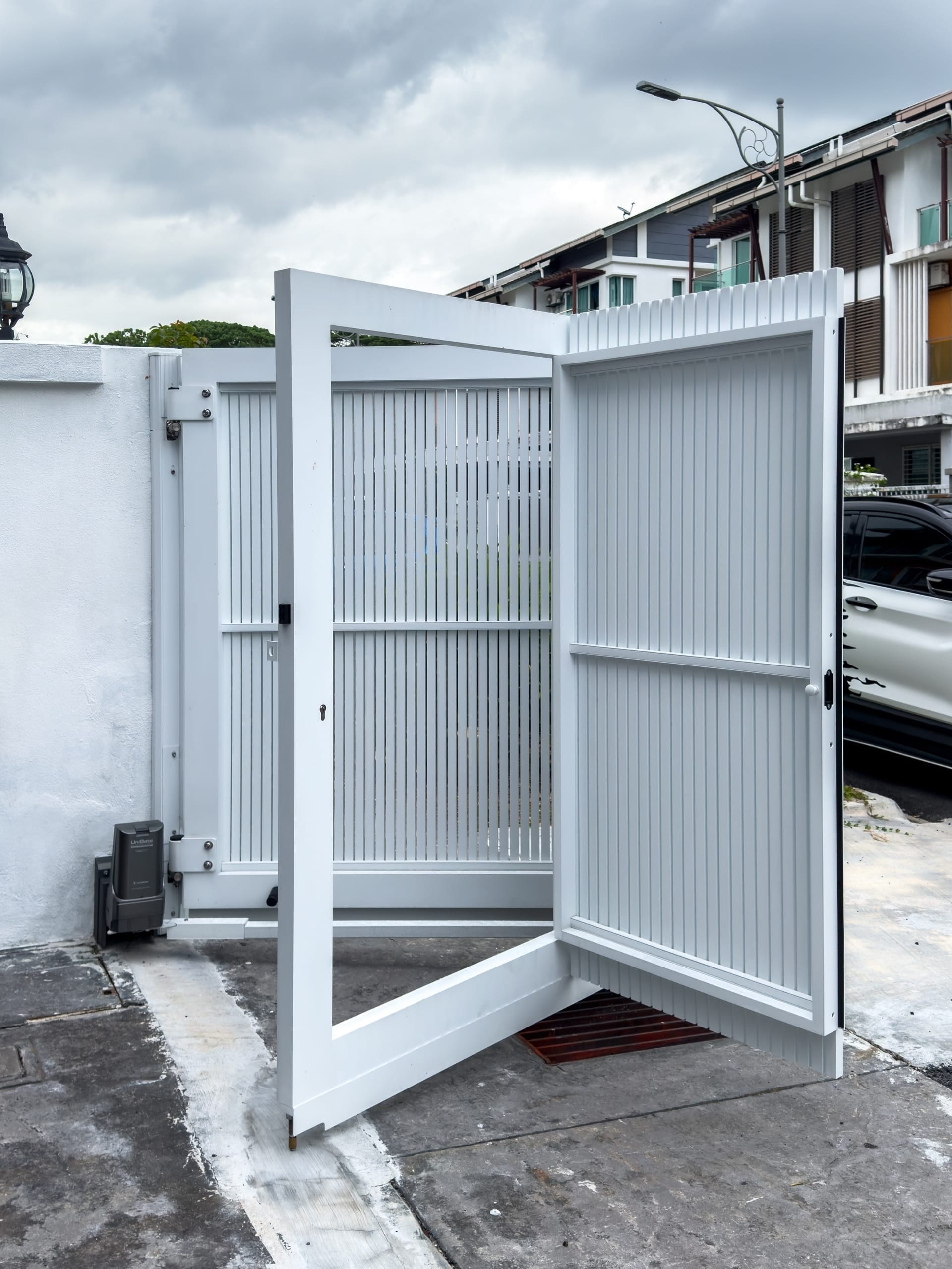Trackless folding gate Trackless autogate Folding gate Malaysia Aluminium gate Malaysia Delux autogate Unigate Autogate Malaysia Unigate Malaysia Trackless gate Malaysia Aluminium gate supplier Malaysia Aluminium auto gate Autogate price Autogate system price Trackless autogate malaysia price Autogate malaysia price Aluminium gate suppliers x8