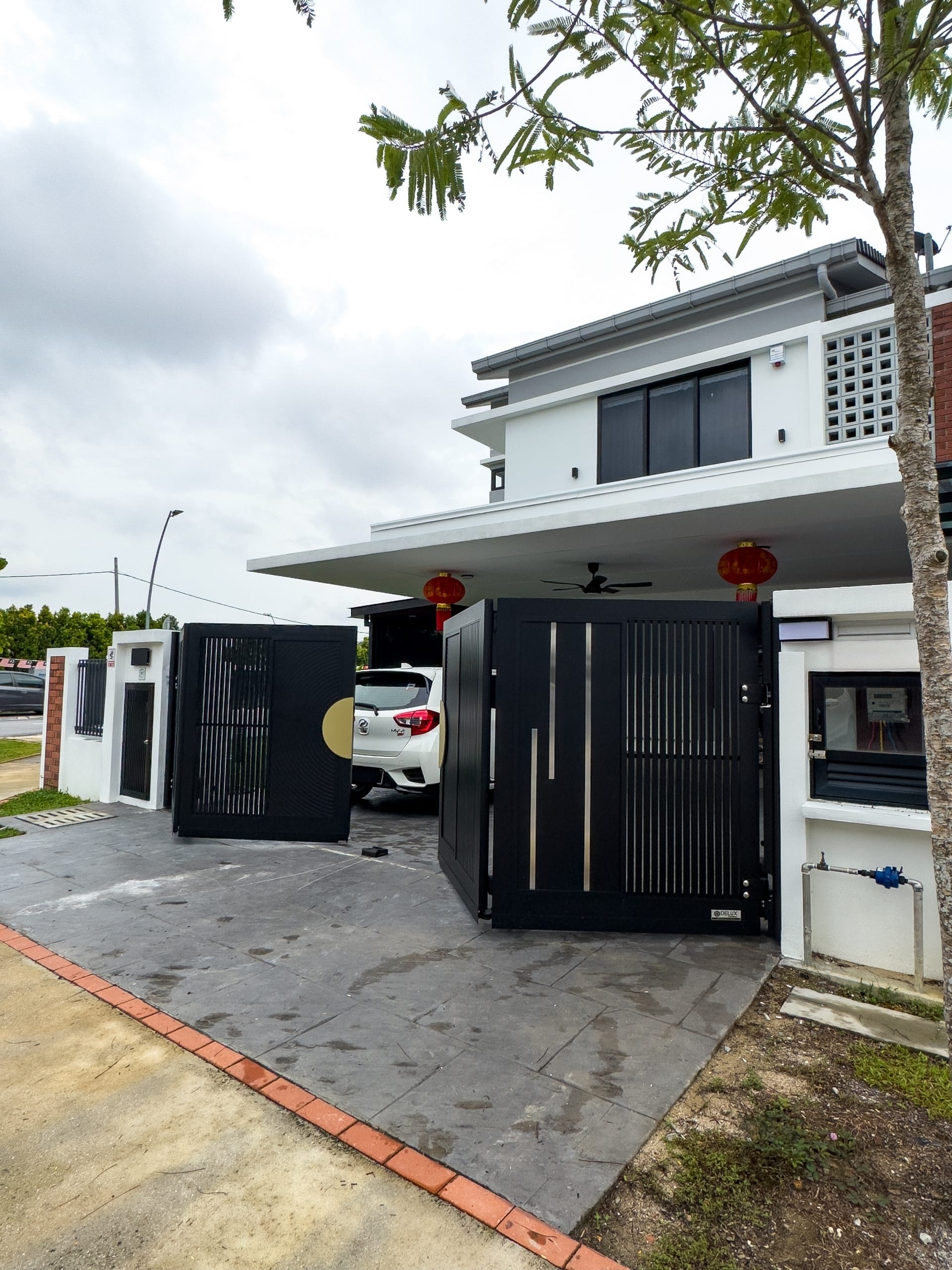 Trackless folding gate Trackless autogate Folding gate Malaysia Aluminium gate Malaysia Delux autogate Unigate Autogate Malaysia Unigate Malaysia Trackless gate Malaysia Aluminium gate supplier Malaysia Aluminium auto gate Autogate price Autogate system price Trackless autogate malaysia price Autogate malaysia price Aluminium gate suppliers grono 1