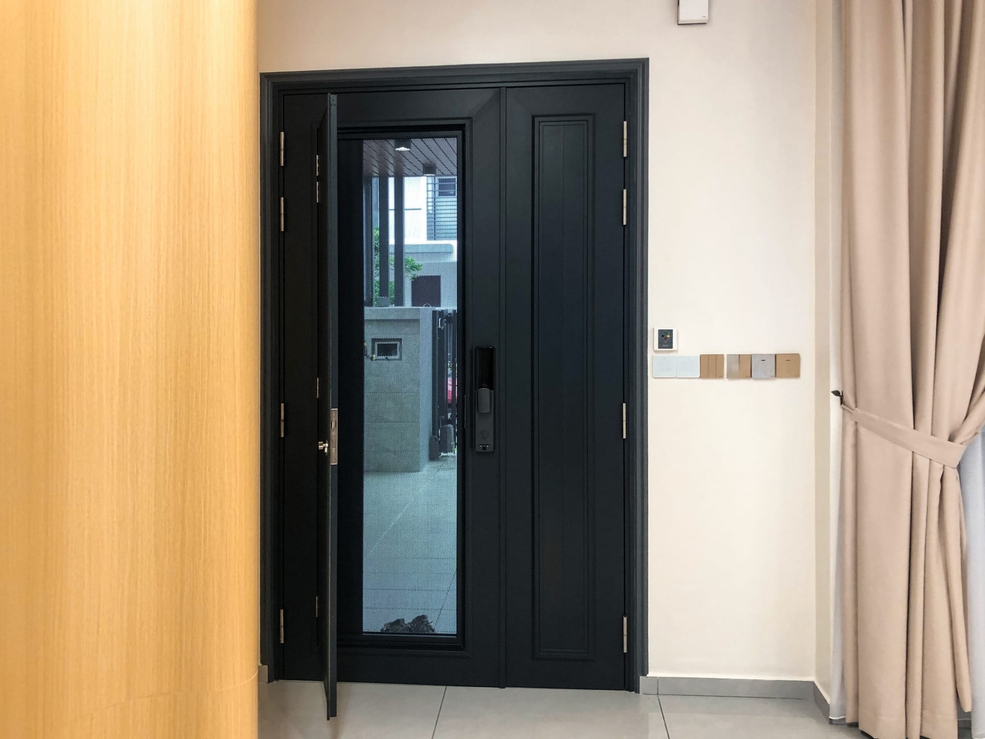 Security door Malaysia Aluminum door Luxury security door Delux security door price Aluminium security door Alutechdoor Security door design for home Best safety door Best security door malaysia Modern security door Security door design Safety door Malaysia Premium security door dt706