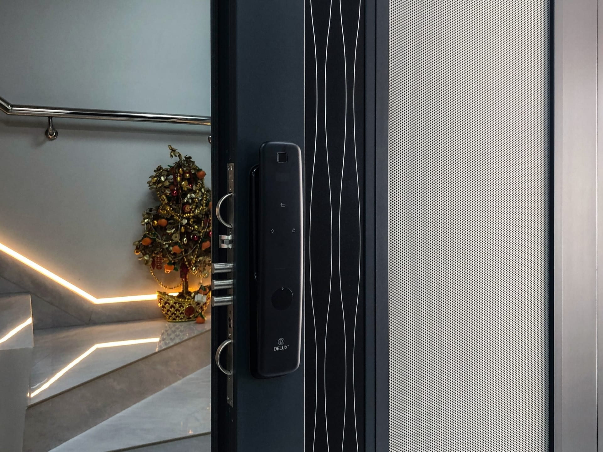 Security door Malaysia Aluminum door Luxury security door Delux security door price Aluminium security door Alutechdoor Security door design for home Best safety door Best security door malaysia Modern security door Security door design Safety door Malaysia Premium security door dt602