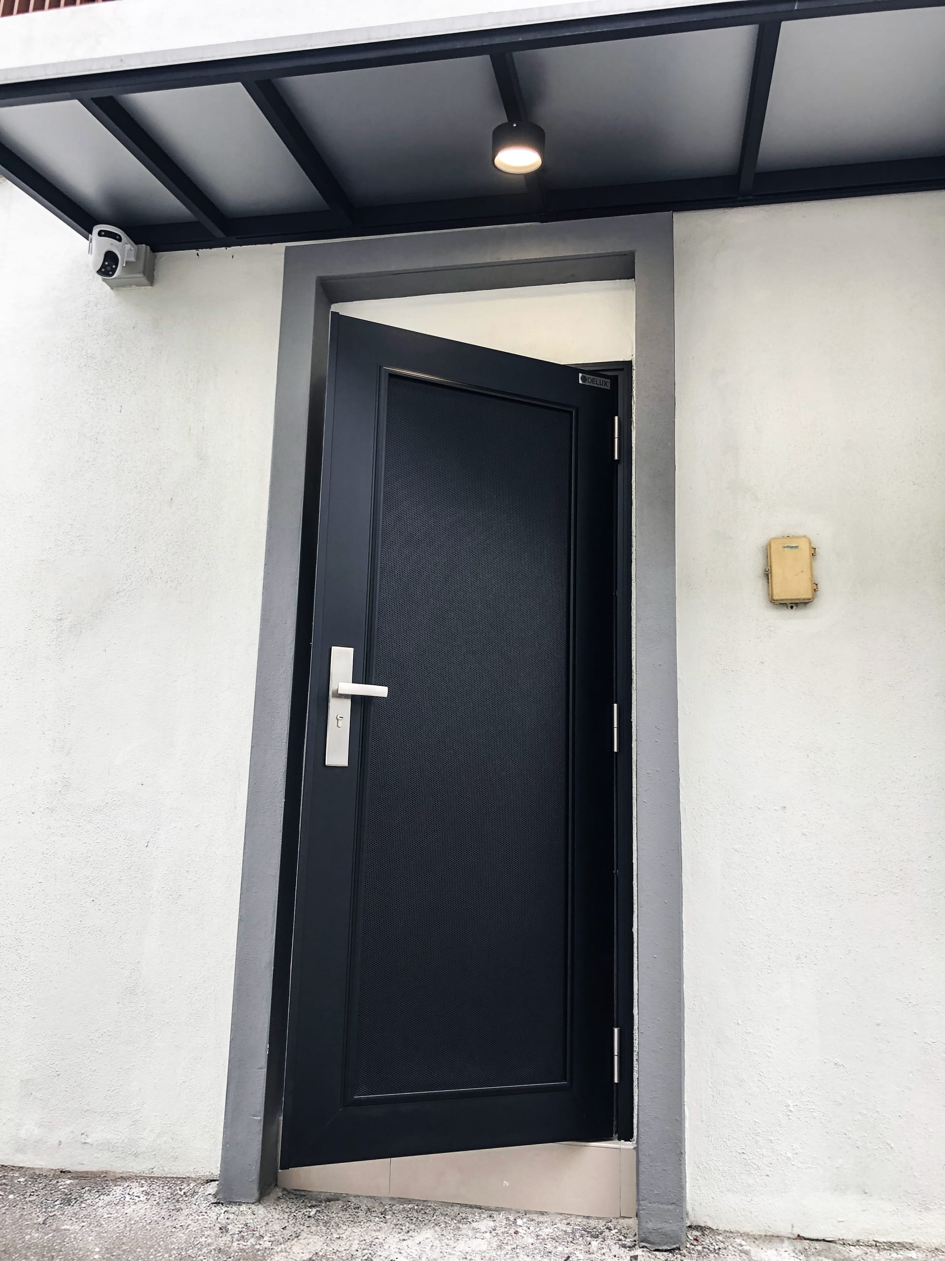 Security door Malaysia Aluminum door Luxury security door Delux security door price Aluminium security door Alutechdoor Security door design for home Best safety door Best security door malaysia Modern security door Security door design Safety door Malaysia Premium security door dt901