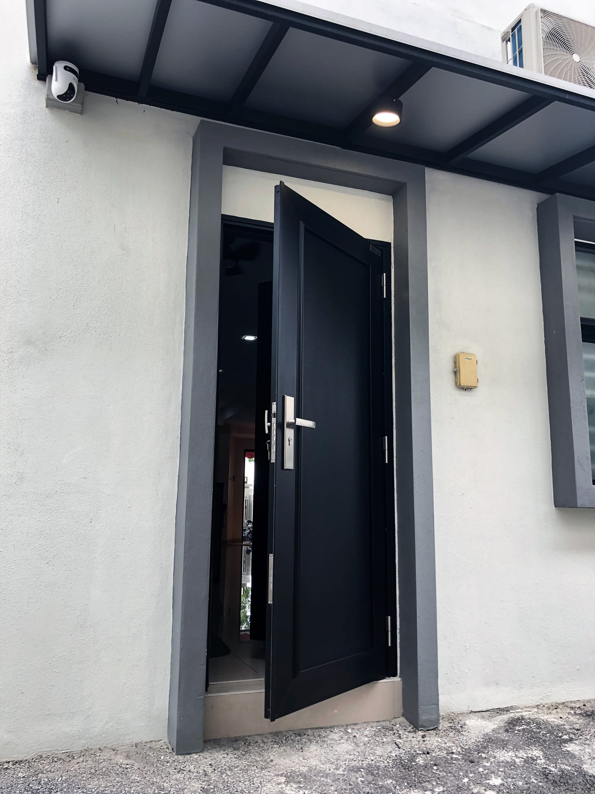 Security door Malaysia Aluminum door Luxury security door Delux security door price Aluminium security door Alutechdoor Security door design for home Best safety door Best security door malaysia Modern security door Security door design Safety door Malaysia Premium security door dt901