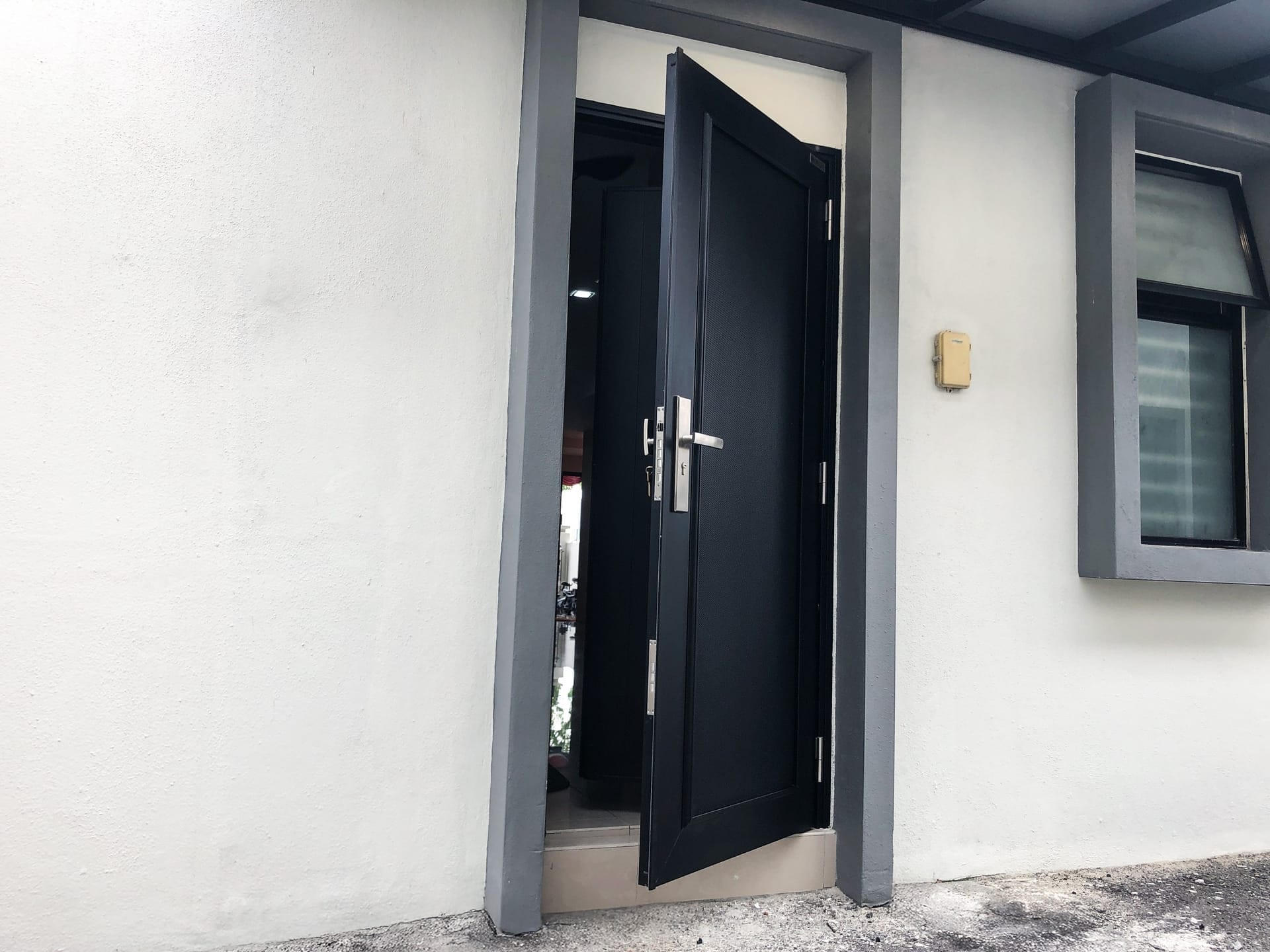 Security door Malaysia Aluminum door Luxury security door Delux security door price Aluminium security door Alutechdoor Security door design for home Best safety door Best security door malaysia Modern security door Security door design Safety door Malaysia Premium security door dt901