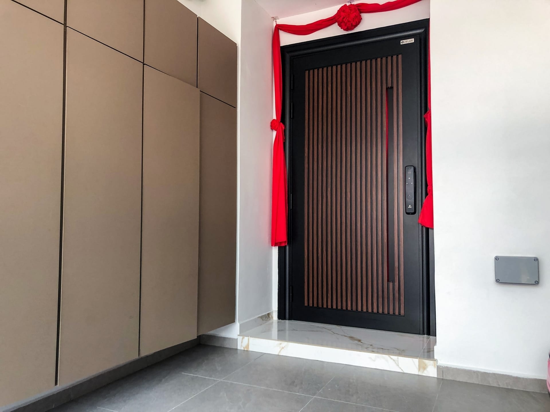 Security door Malaysia Aluminum door Luxury security door Delux security door price Aluminium security door Alutechdoor Security door design for home Best safety door Best security door malaysia Modern security door Security door design Safety door Malaysia Premium security door dt663