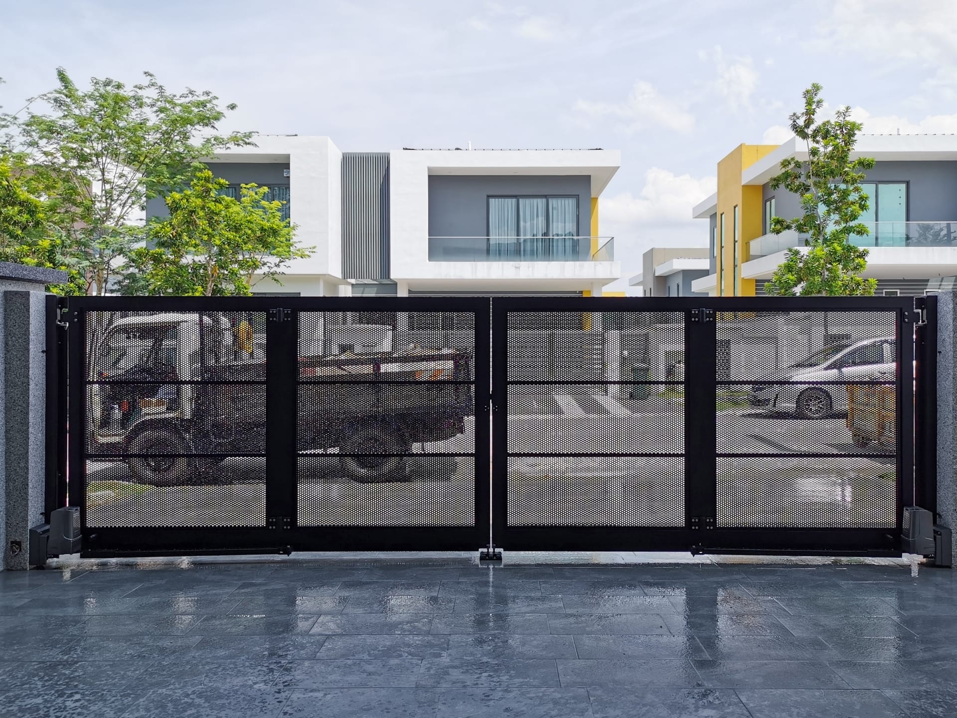 Trackless folding gate Trackless autogate Folding gate Malaysia Aluminium gate Malaysia Delux autogate Unigate Autogate Malaysia Unigate Malaysia Trackless gate Malaysia Aluminium gate supplier Malaysia Aluminium auto gate Autogate price Autogate system price Trackless autogate malaysia price Autogate malaysia price Aluminium gate suppliers x7