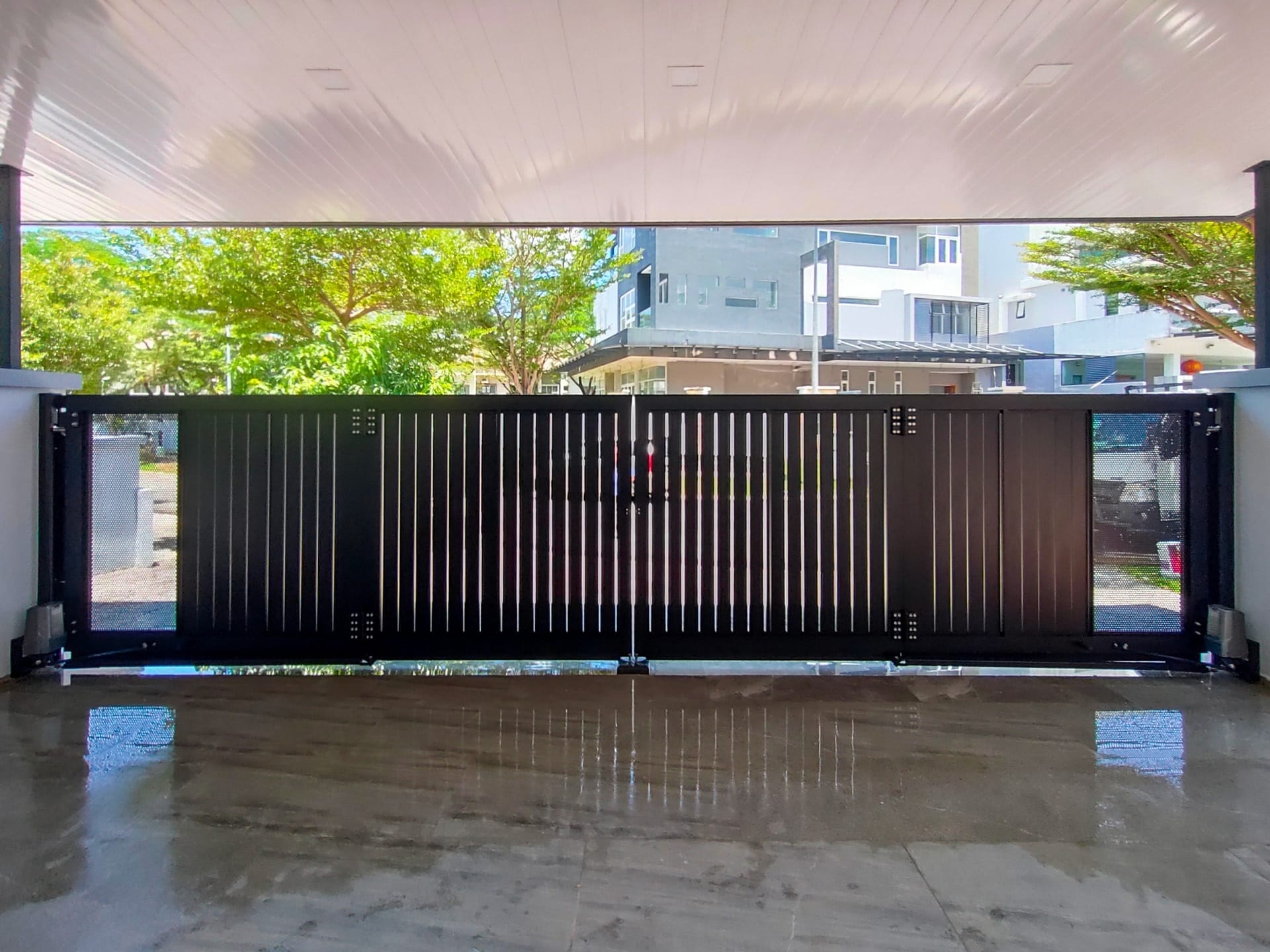 Trackless folding gate Trackless autogate Folding gate Malaysia Aluminium gate Malaysia Delux autogate Unigate Autogate Malaysia Unigate Malaysia Trackless gate Malaysia Aluminium gate supplier Malaysia Aluminium auto gate Autogate price Autogate system price Trackless autogate malaysia price Autogate malaysia price Aluminium gate suppliers classline 301