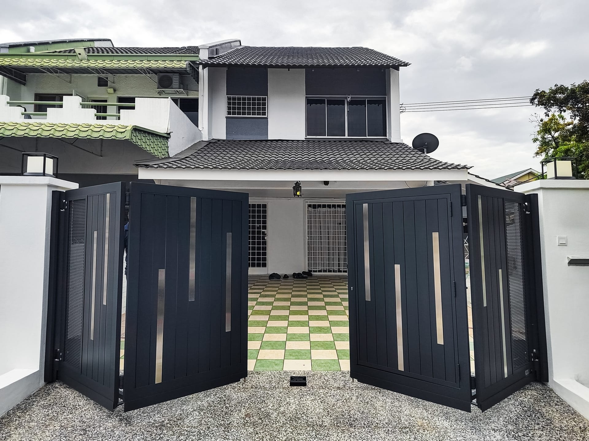 Trackless folding gate Trackless autogate Folding gate Malaysia Aluminium gate Malaysia Delux autogate Unigate Autogate Malaysia Unigate Malaysia Trackless gate Malaysia Aluminium gate supplier Malaysia Aluminium auto gate Autogate price Autogate system price Trackless autogate malaysia price Autogate malaysia price Aluminium gate suppliers classline 301