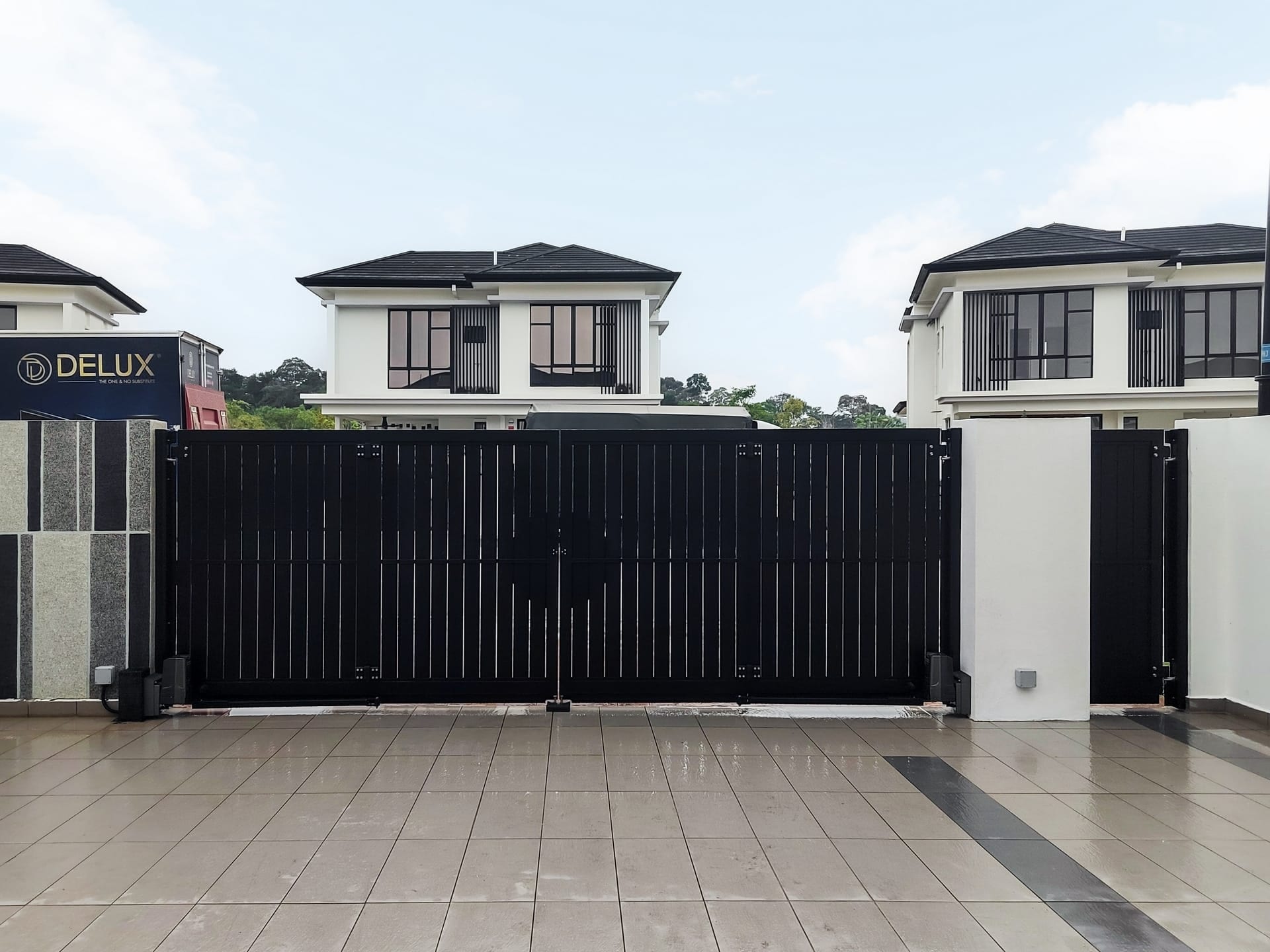 Trackless folding gate Trackless autogate Folding gate Malaysia Aluminium gate Malaysia Delux autogate Unigate Autogate Malaysia Unigate Malaysia Trackless gate Malaysia Aluminium gate supplier Malaysia Aluminium auto gate Autogate price Autogate system price Trackless autogate malaysia price Autogate malaysia price Aluminium gate suppliers mj110